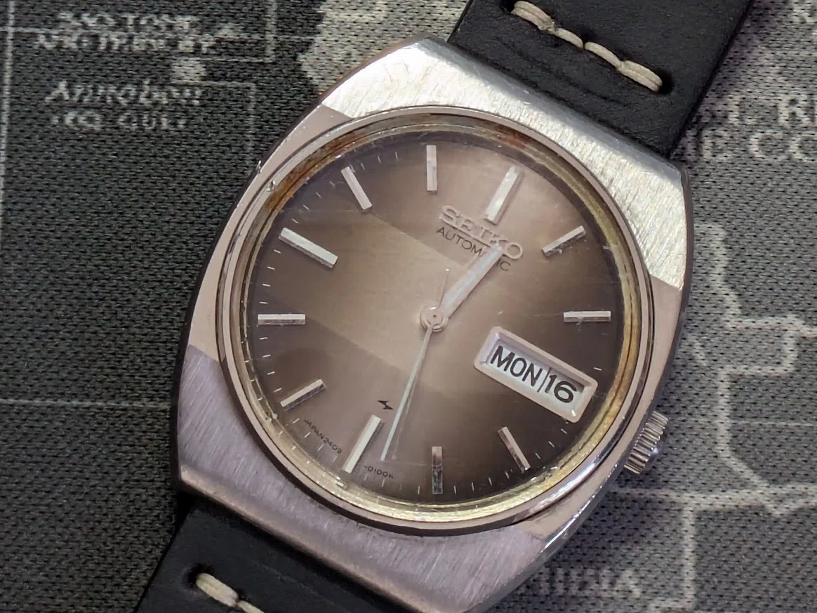 No.346 | Seiko | 2409-0020 | 水色の結晶が内部に付着している時計