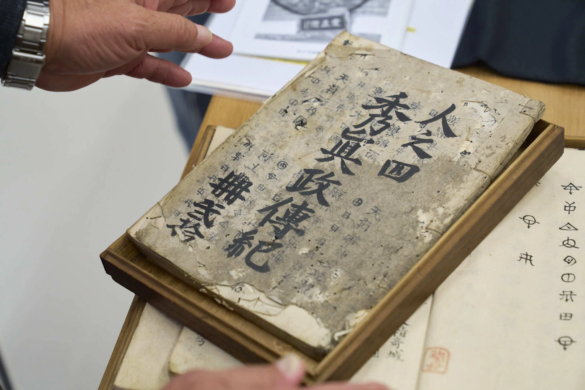 謎の古文書『ホツマツタヱ』とは？琵琶湖のほとりで見つかった1万年の
