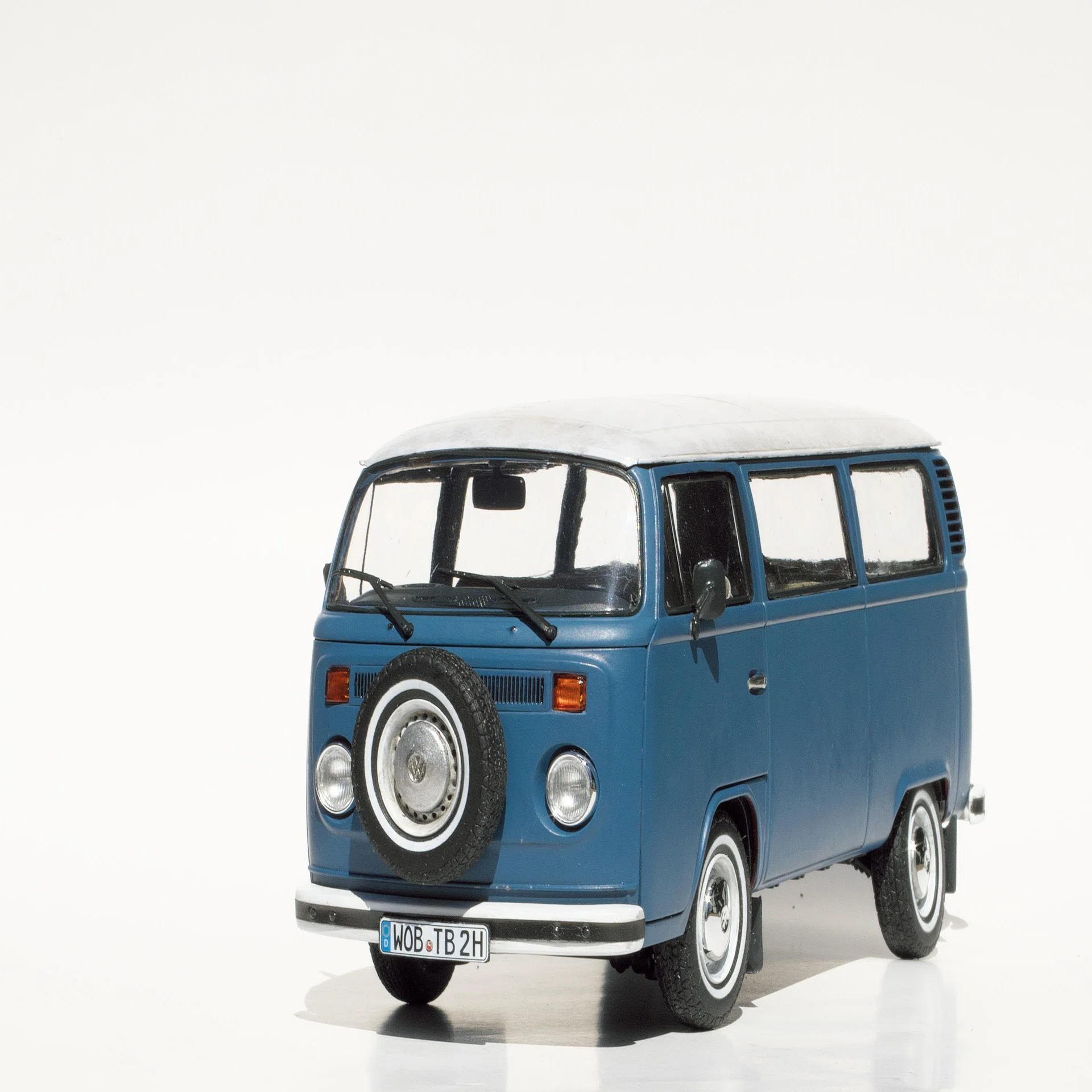 プラモデル完成｜レベル｜1/24｜VW T2 Bus｜パキラ