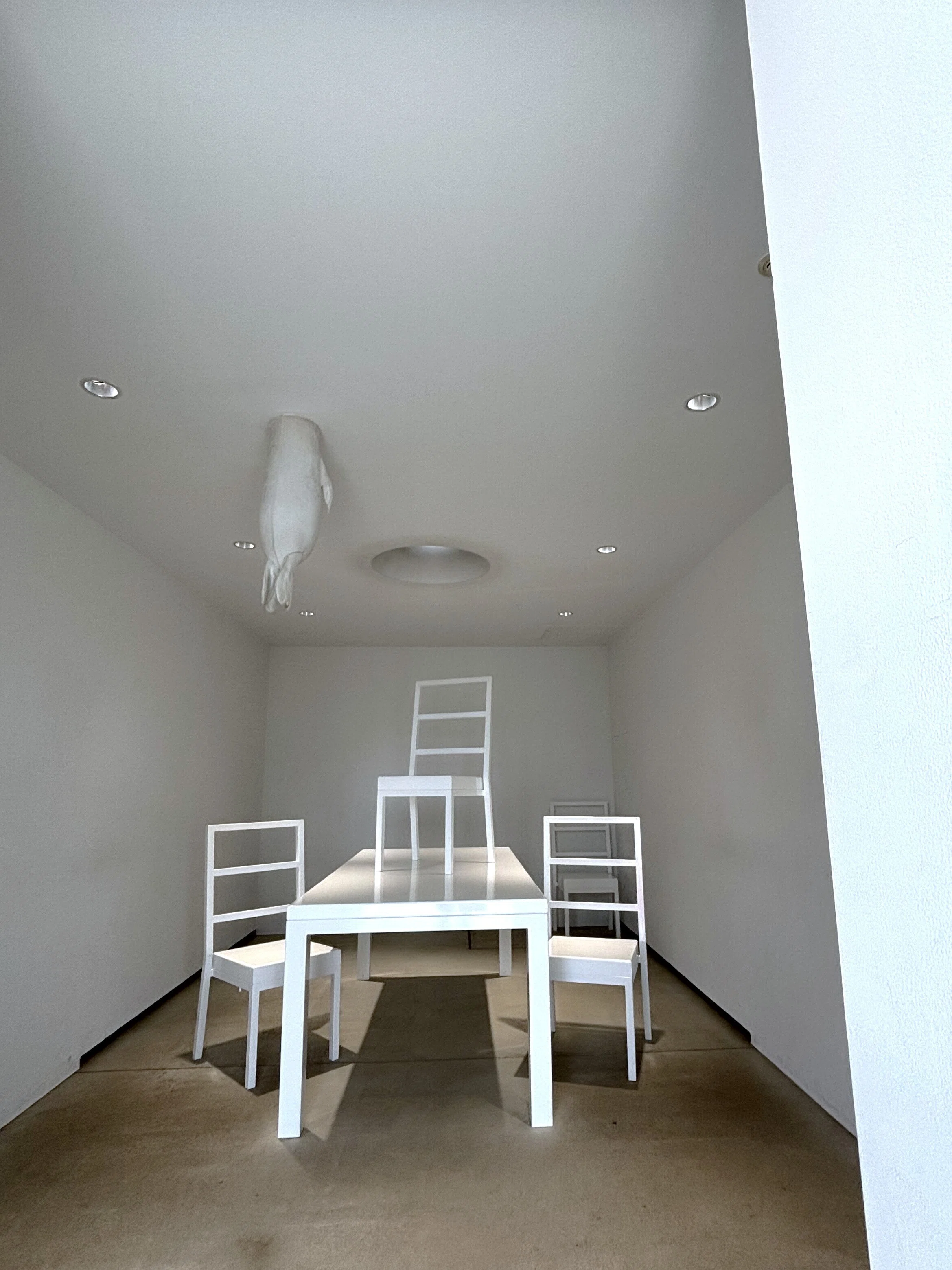 十和田市現代美術館03 現代アートの波に呑まれる02～帰路｜Abbey -旅