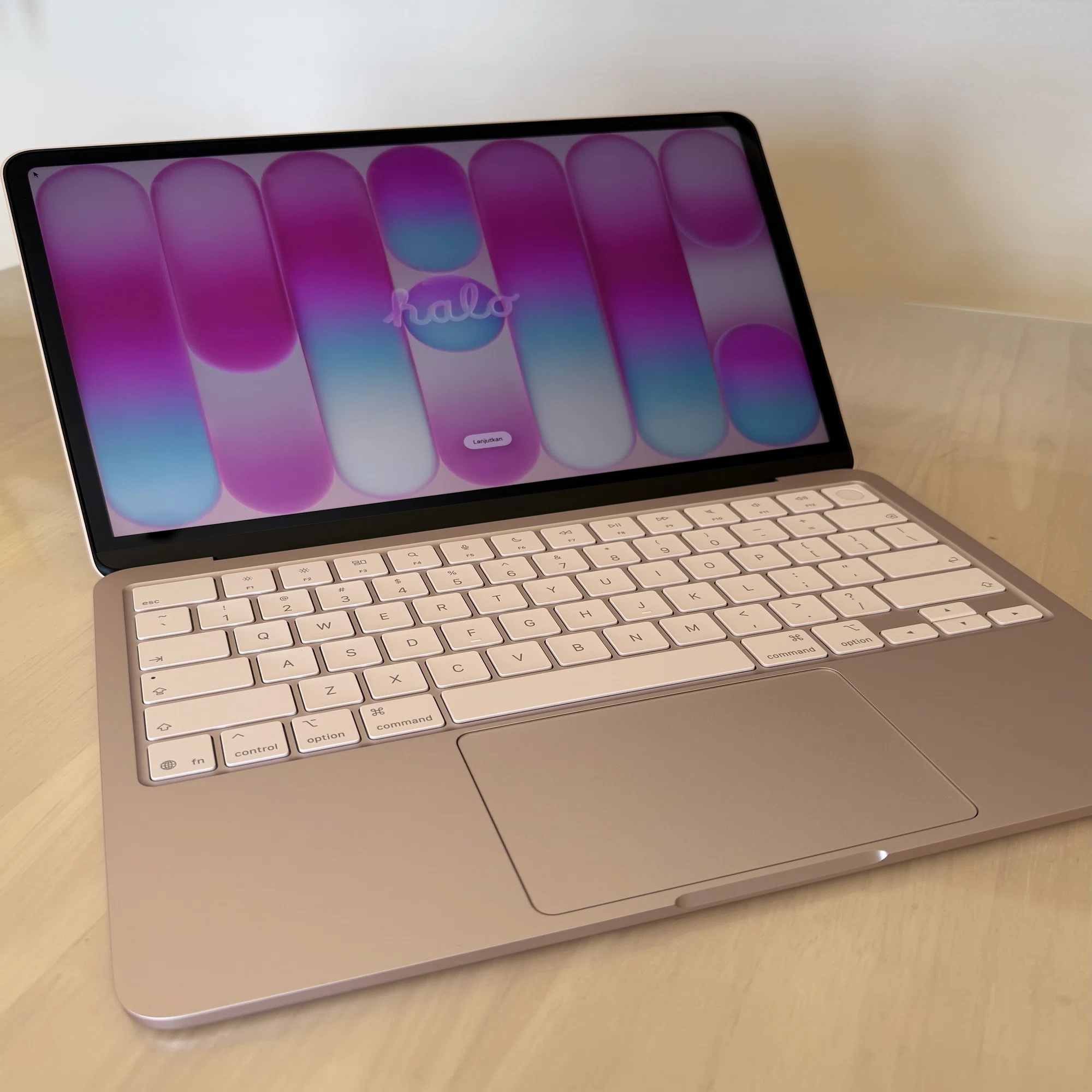Mac miniのはずが、MacBook Neoがメインに...｜rose_desk