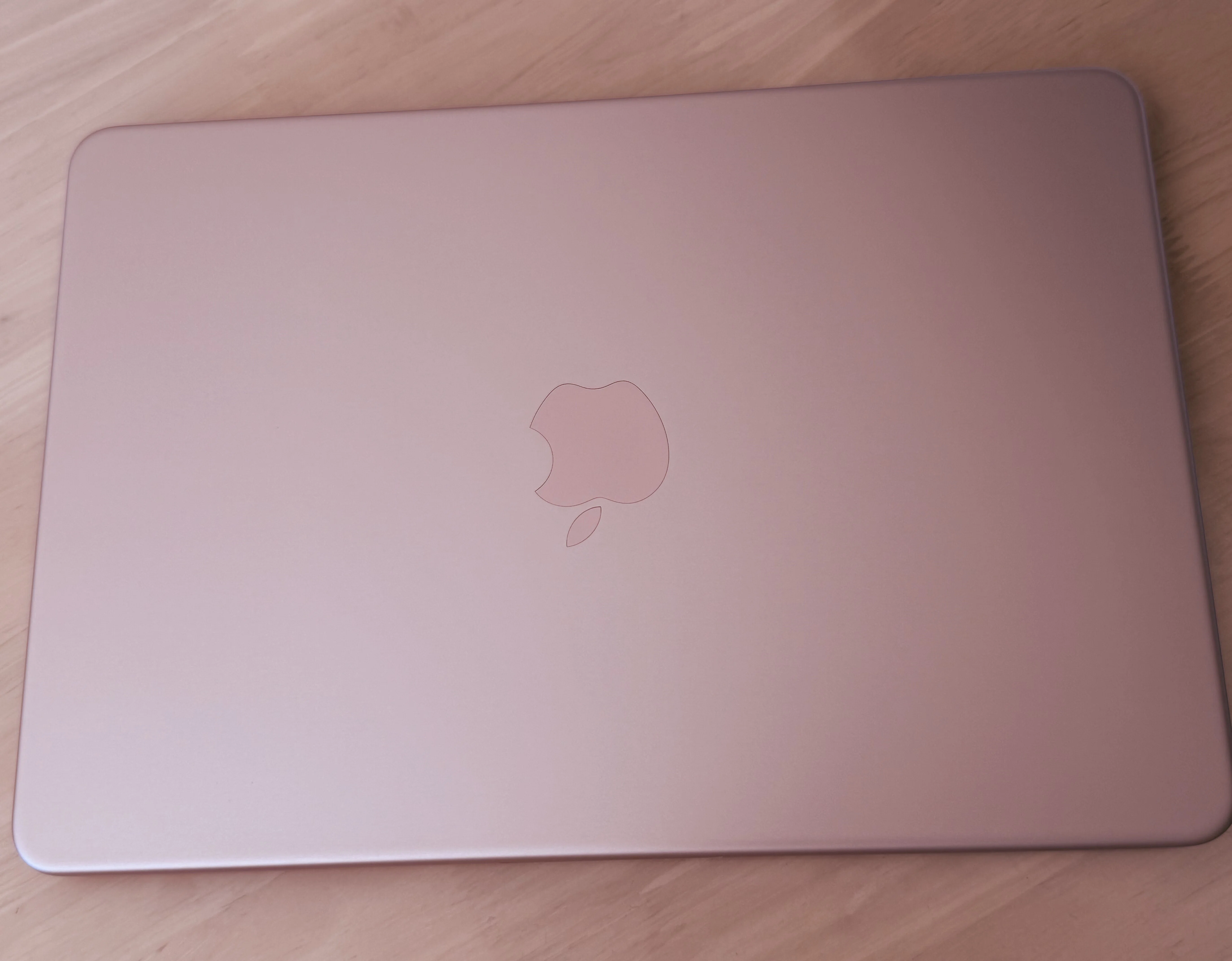 Mac miniのはずが、MacBook Neoがメインに｜rose_desk