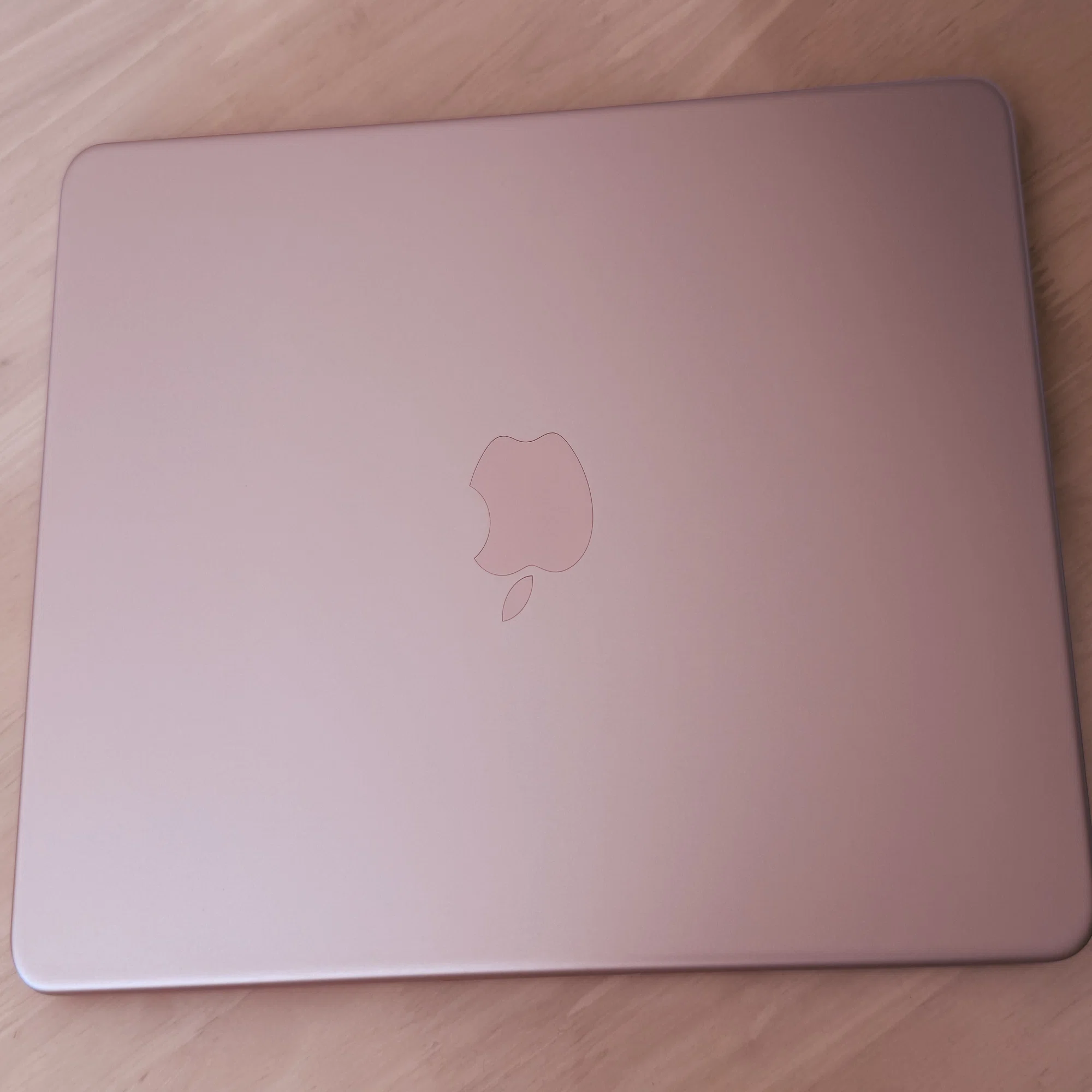 Mac miniのはずが、MacBook Neoがメインに...｜rose_desk