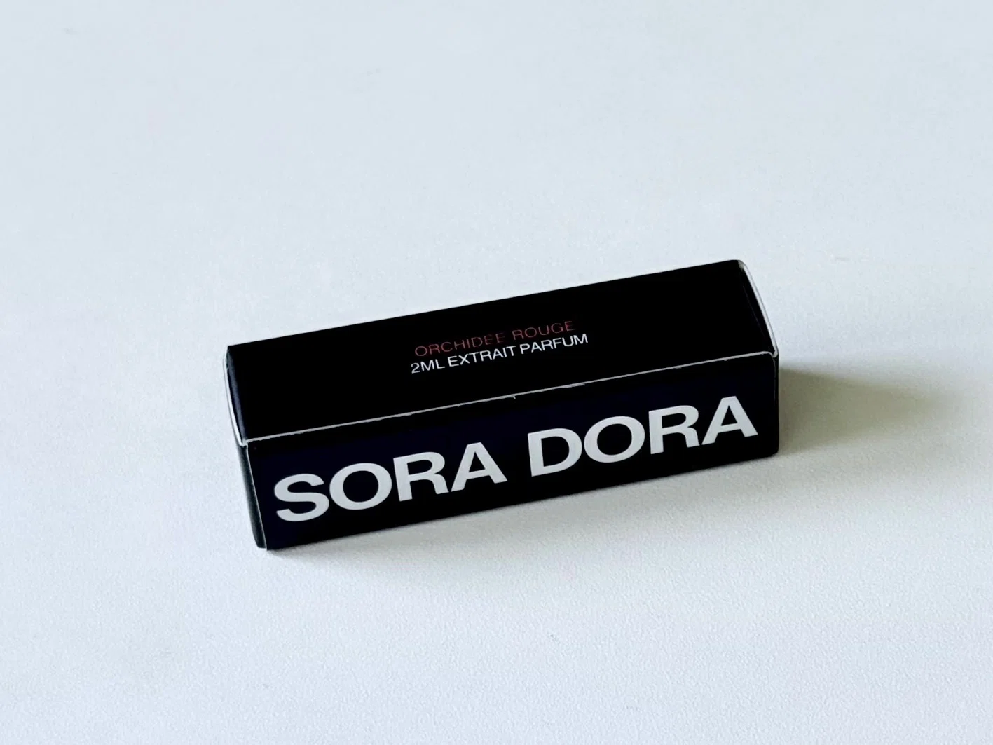 Sora Dora | Orchidée Rouge。近づくほど深まる甘さの陰影｜kaz-san
