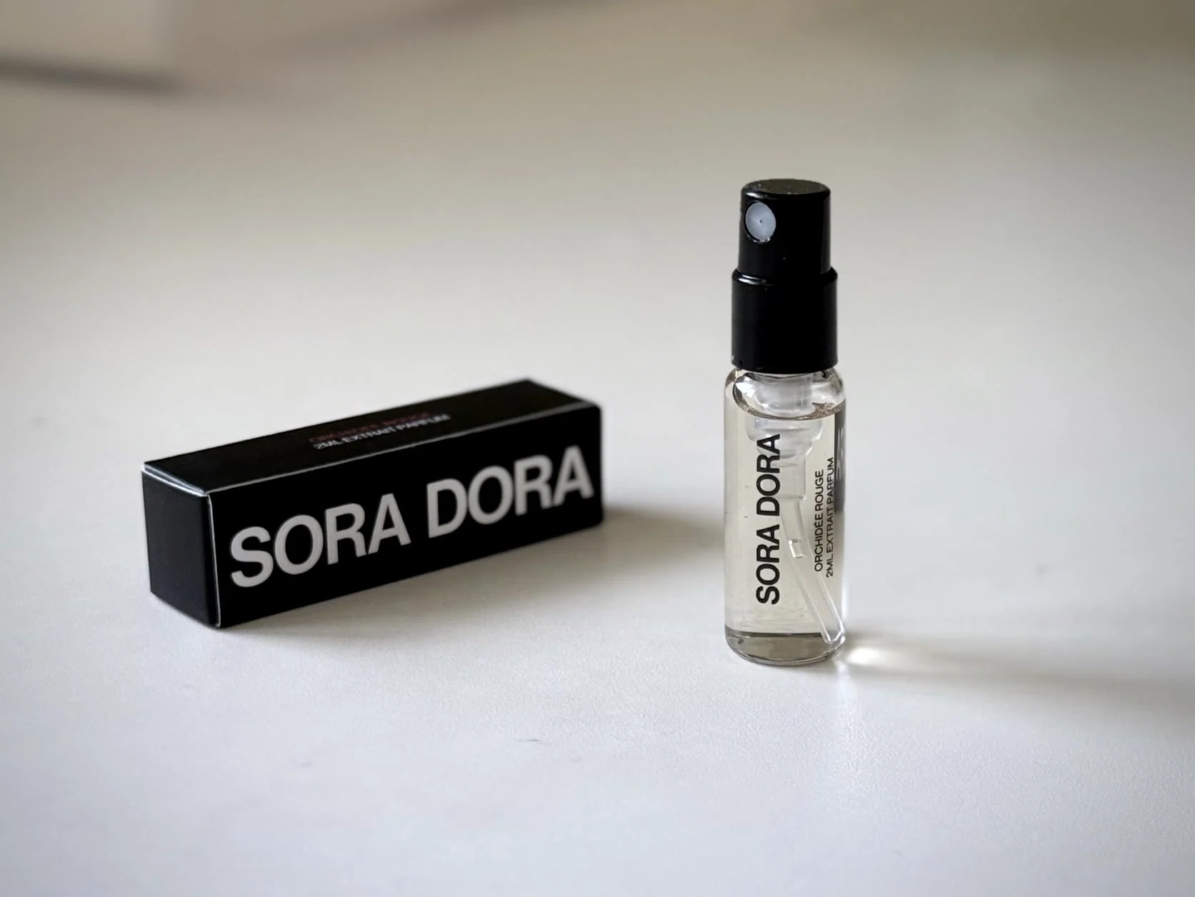Sora Dora | Orchidée Rouge。近づくほど深まる甘さの陰影｜kaz-san