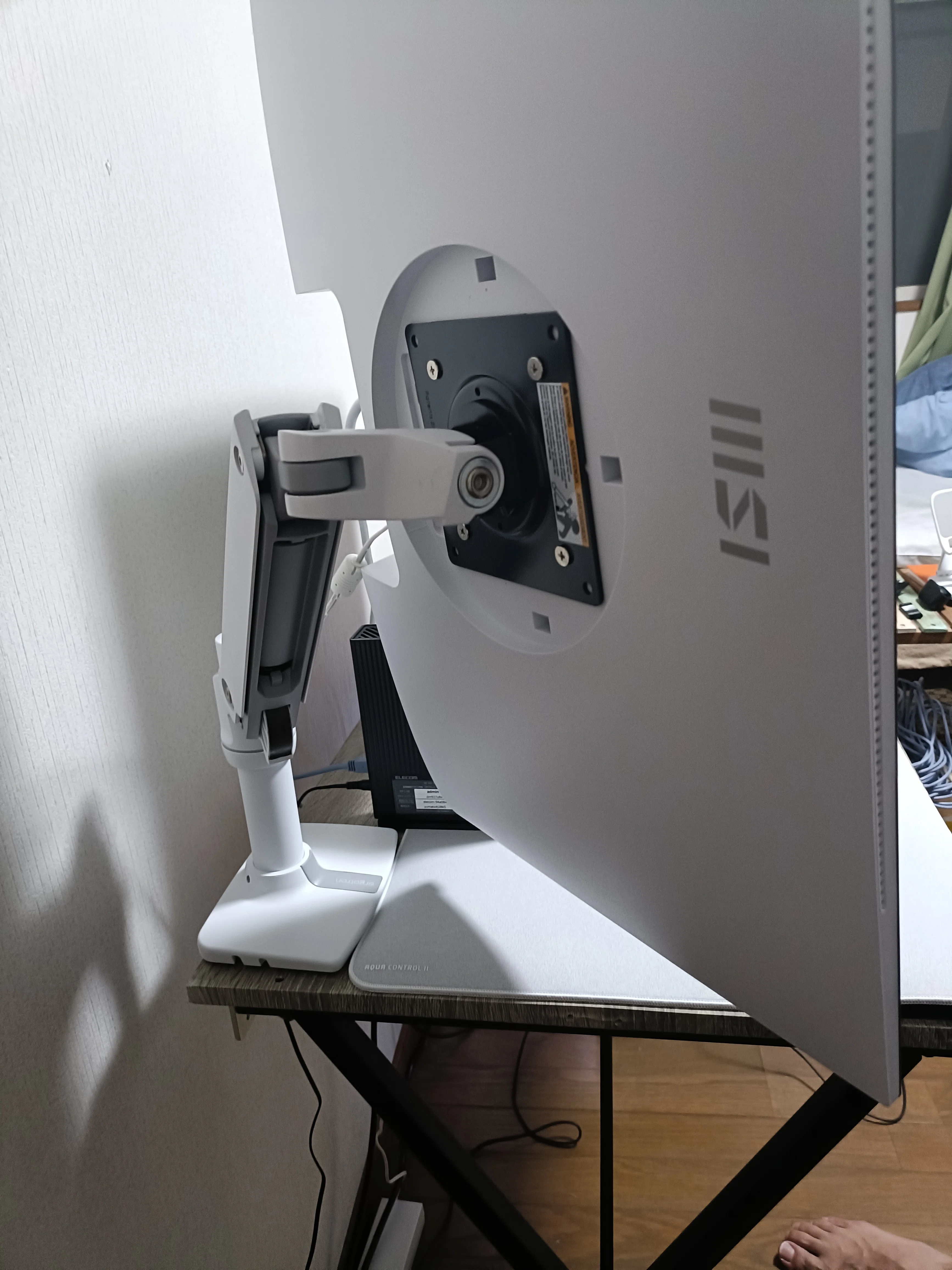 Changing the common sense of desks! Ergotron LX Monitor Arm