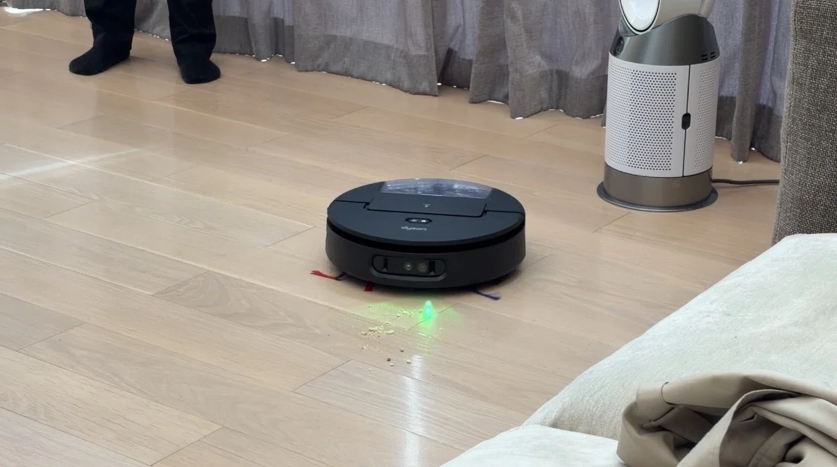 ダイソンからロボット掃除機が新発売。Aiとセンサーで“らしさ”全開だっ