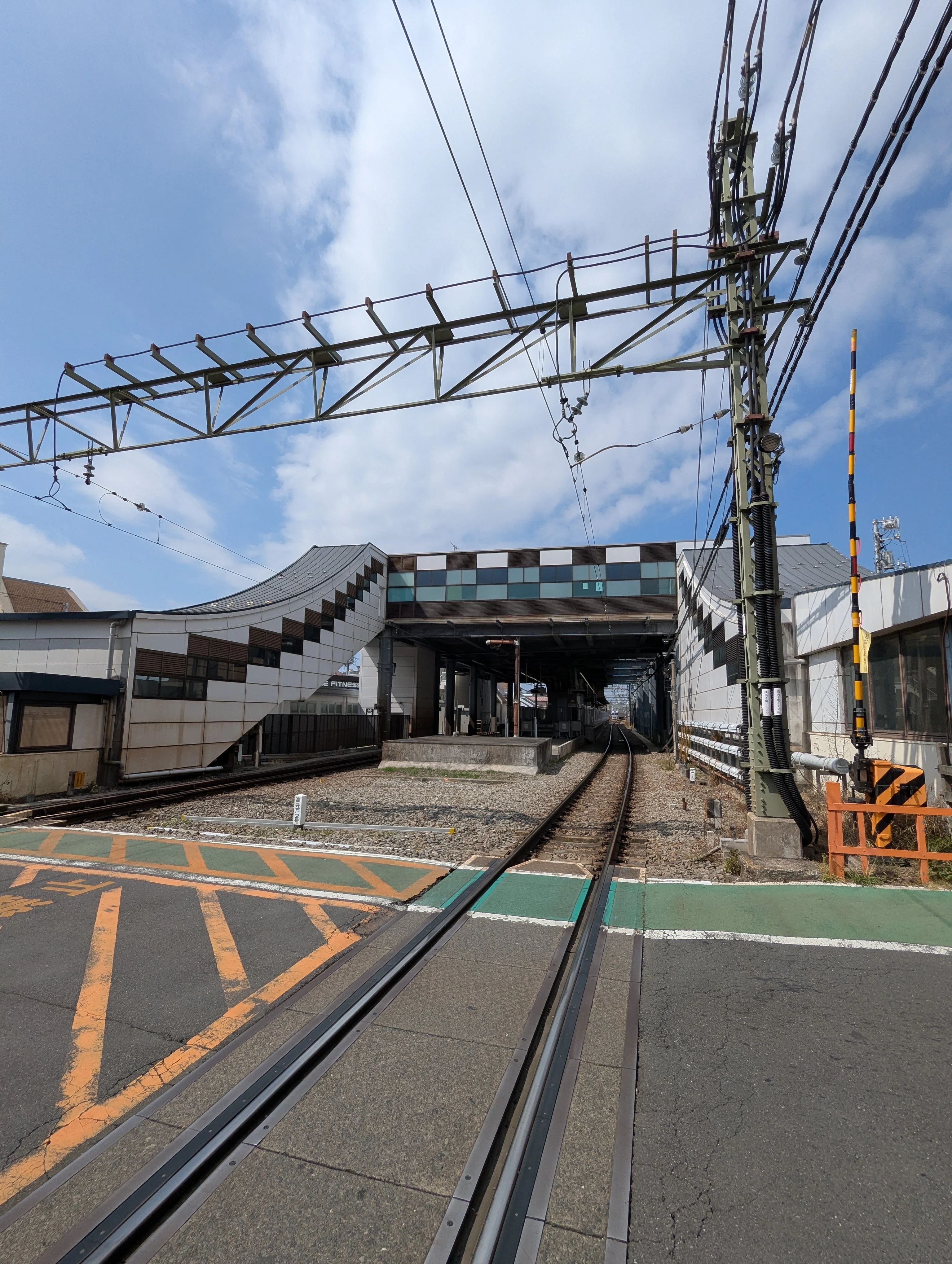 車が吸い込まれて行く橋 NO105「高井戸一号跨線橋」（169日刊）｜日刊