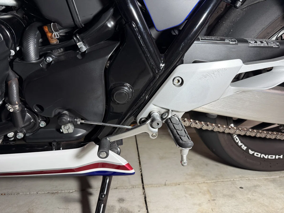 CB400SF】BABYFACEバックステップ取り付け｜初心者DIYで5時間かかった 