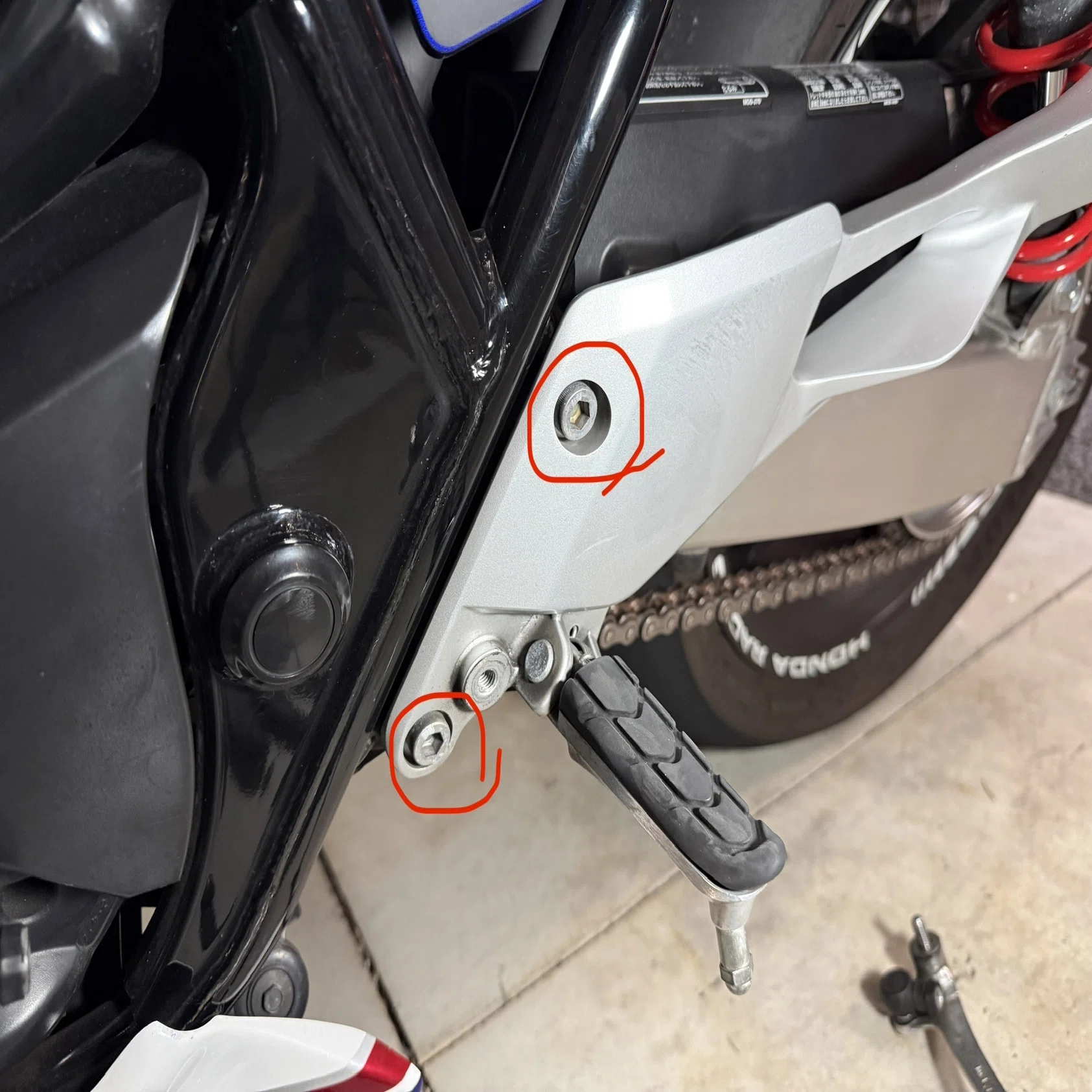 CB400SF】BABYFACEバックステップ取り付け｜初心者DIYで5時間かかった 