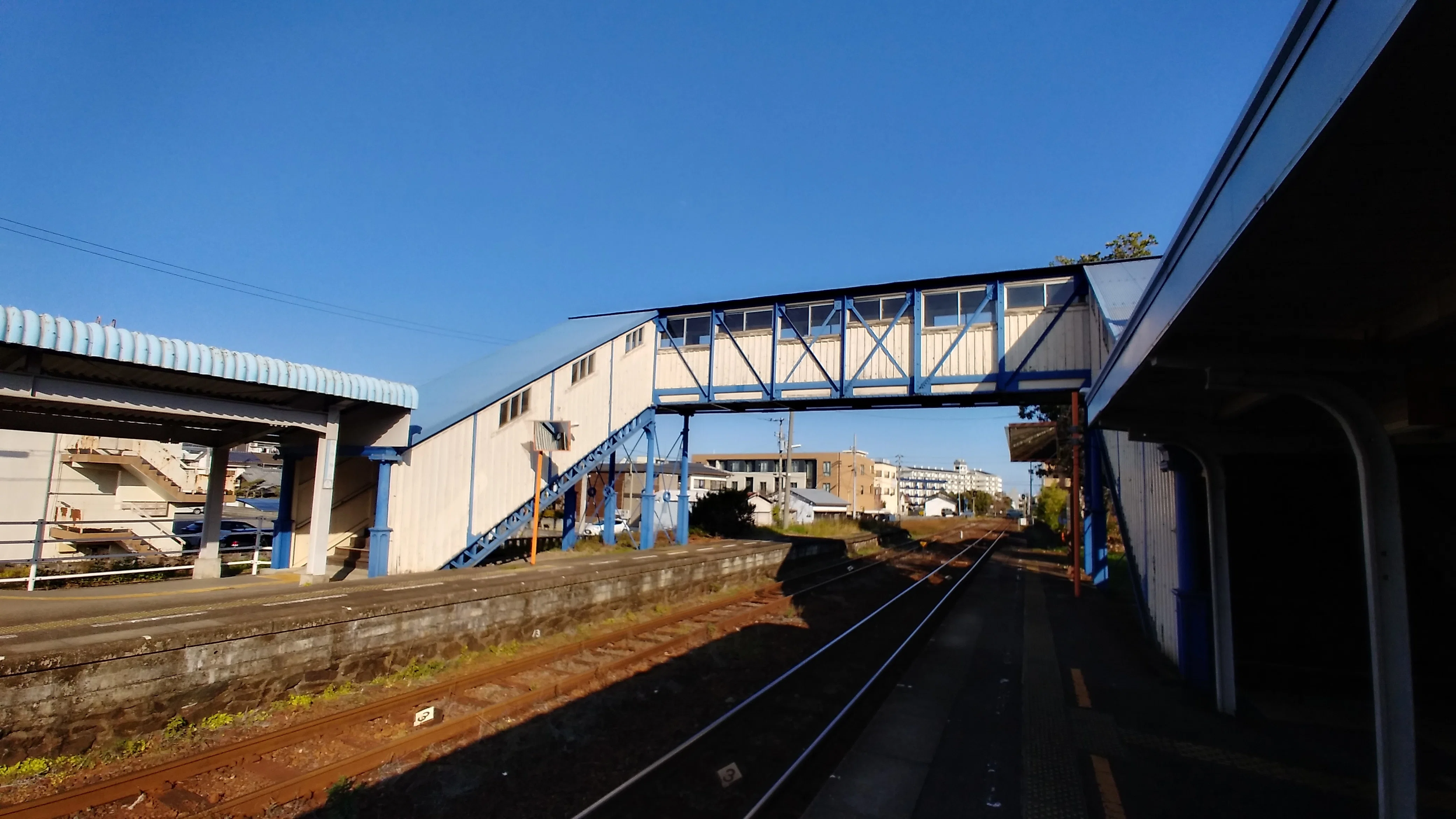 徳島県最古の跨線橋 NO97「蔵本駅跨線橋」（160日刊）｜日刊 跨線橋の