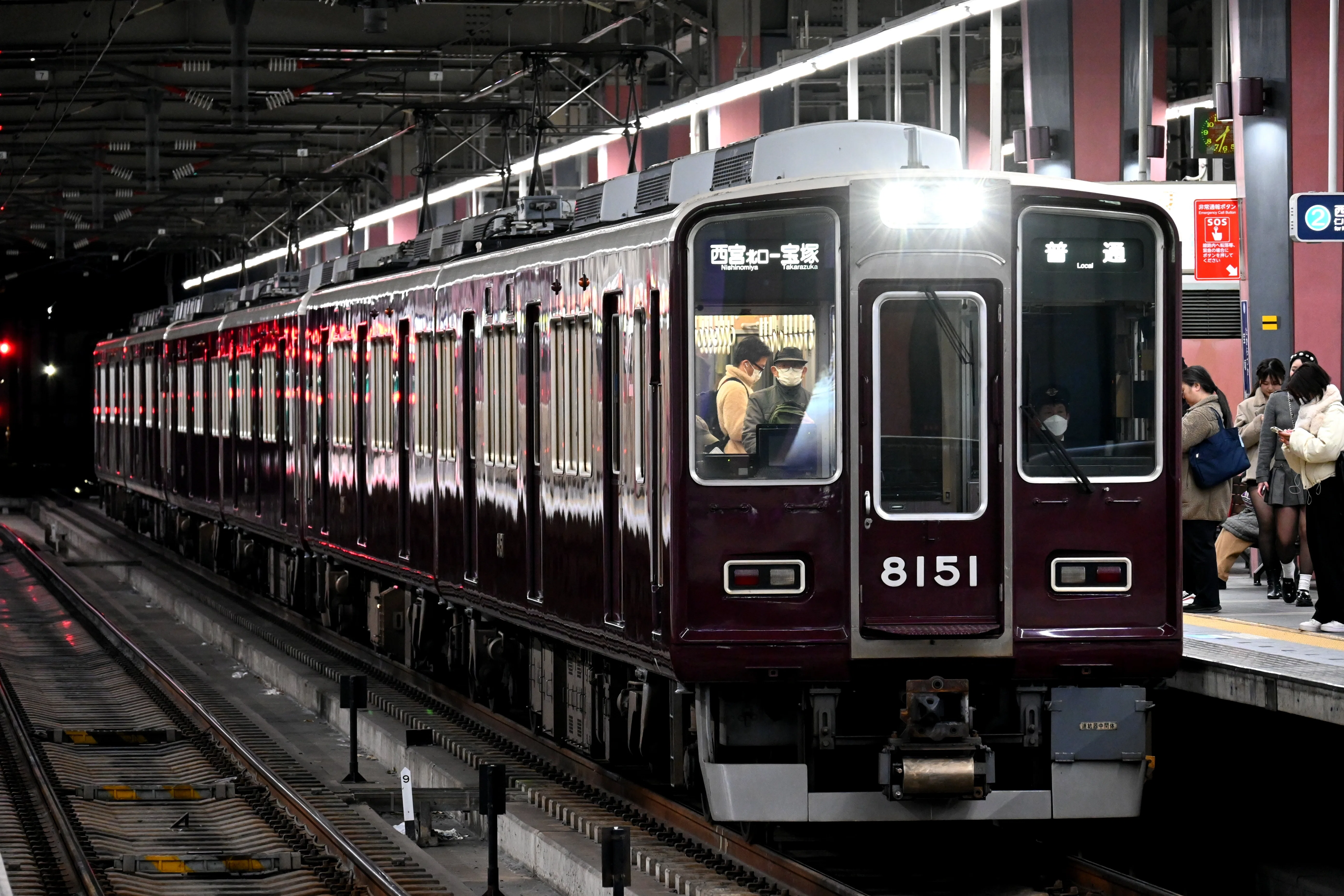 阪急宝塚・今津線 夜の宝塚駅でブツ6珍編成を撮る！｜隣の芝生は隣の芝生