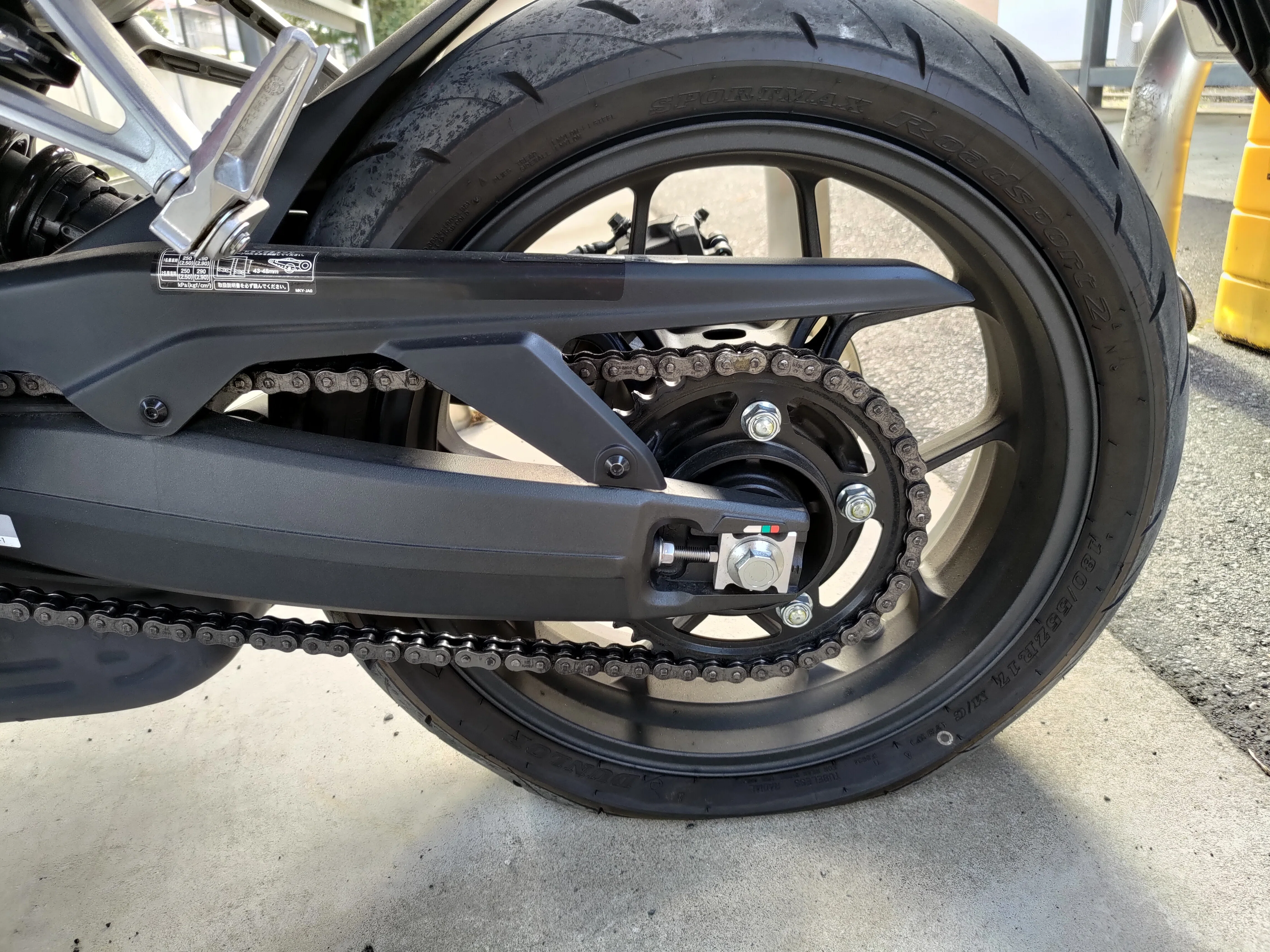 0855】何か変だなぁと思いつつもバイクの後輪タイヤのパンクに気づか