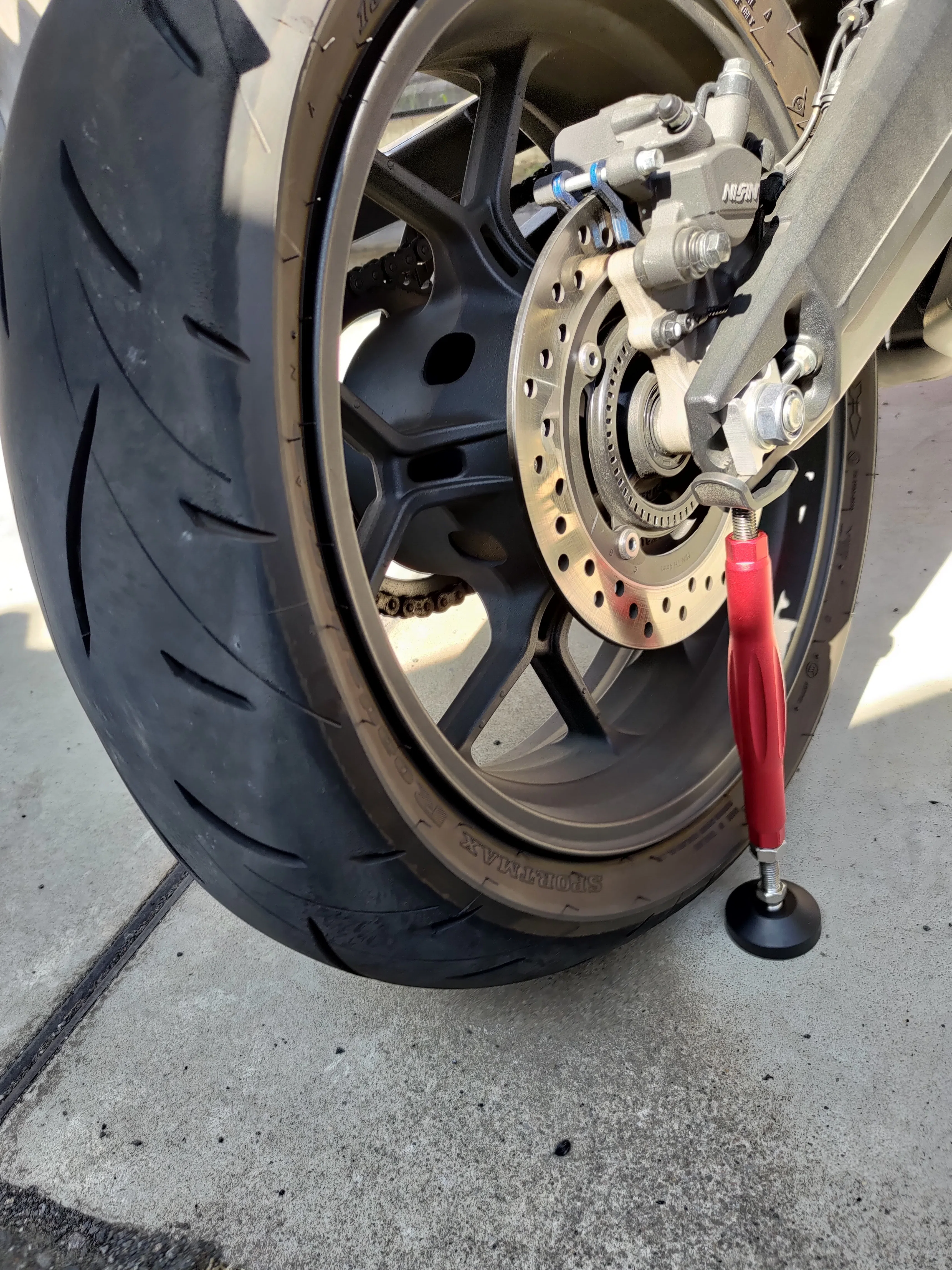 0855】何か変だなぁと思いつつもバイクの後輪タイヤのパンクに気づか