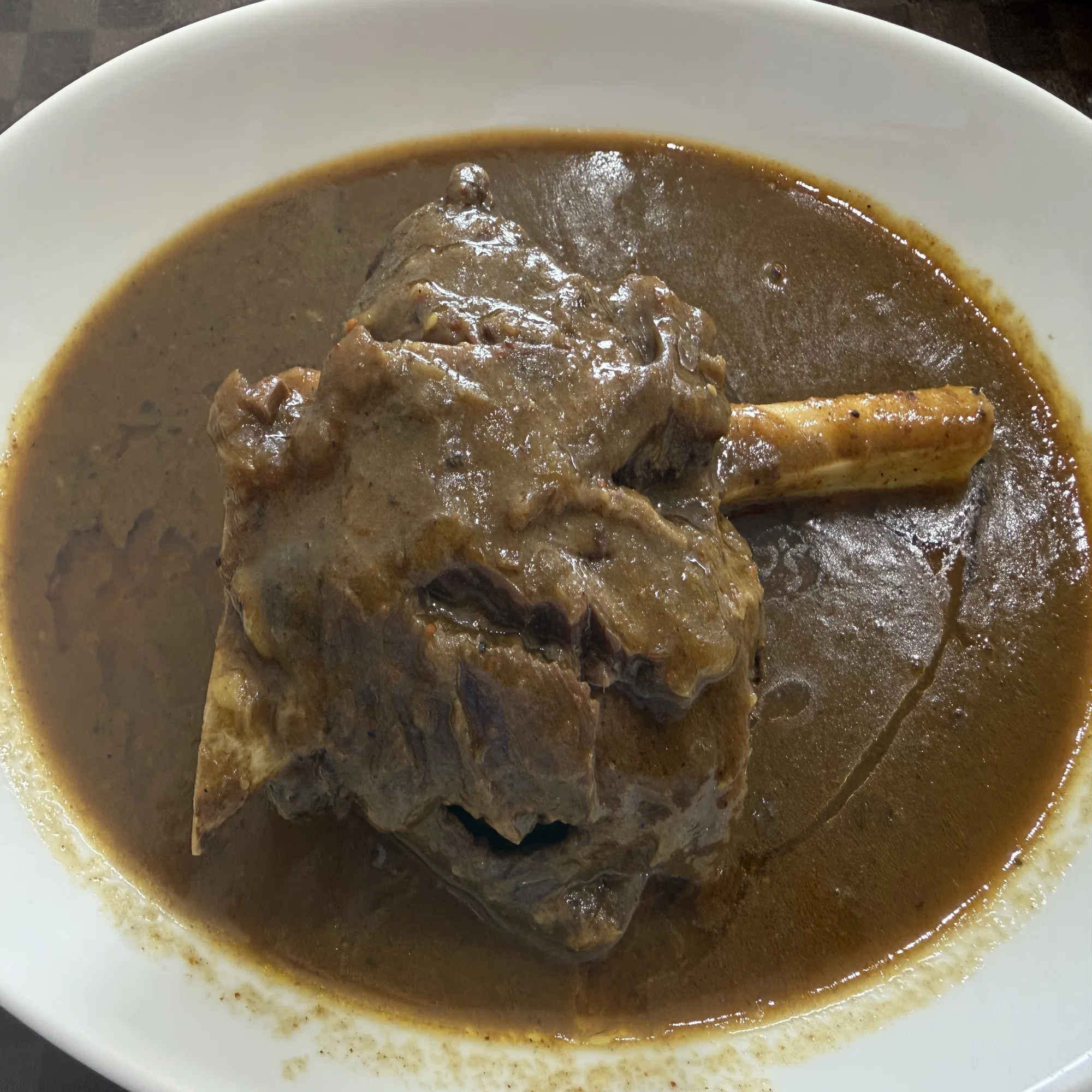 迫力満点】骨付き肉がとろけるパキスタン料理「ニハリ」を食べてきた 