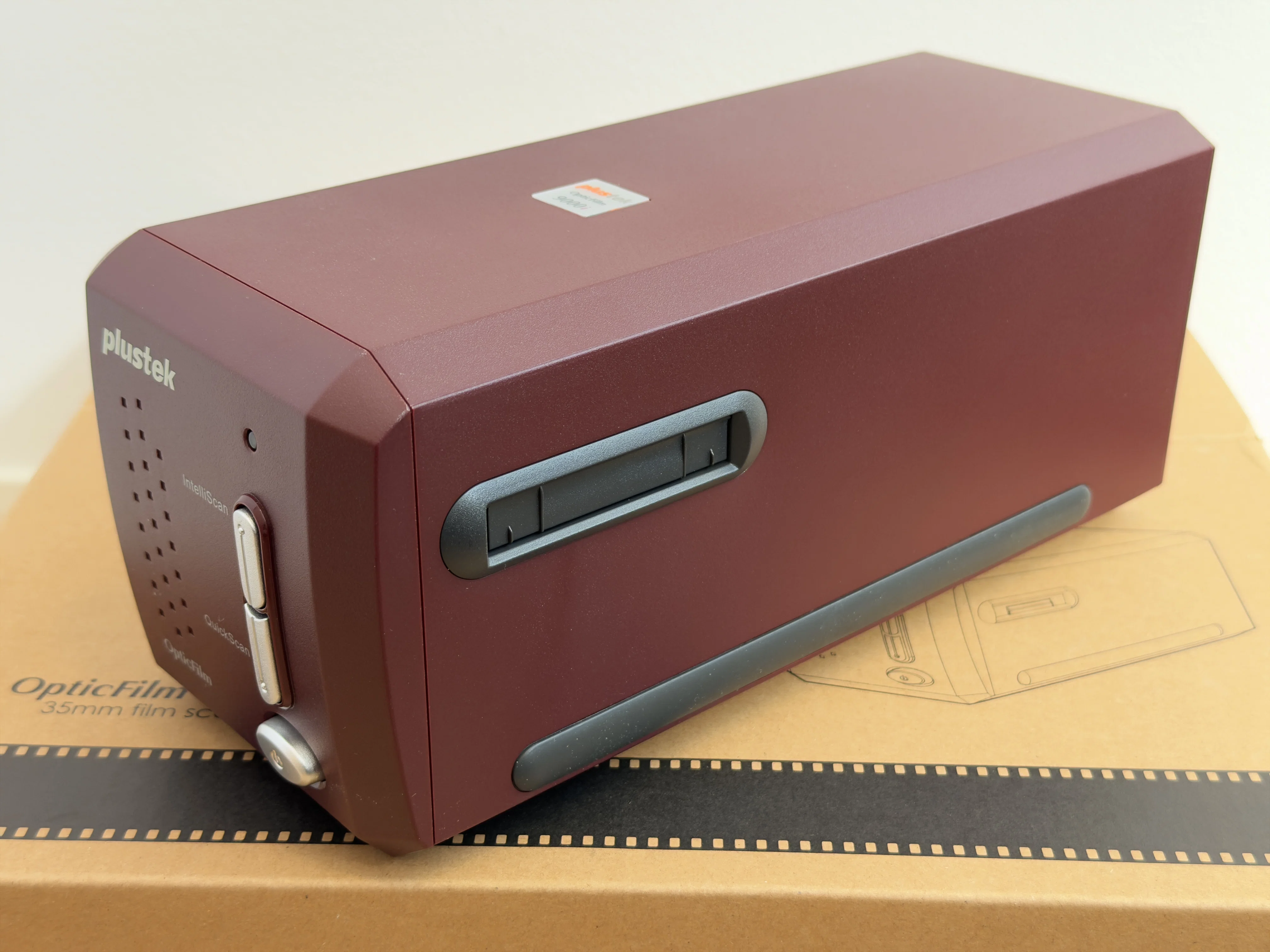 Plustek OpticFilm 8300i SE フィルム スキャナー OpticFilm 8300i SE| Plustek Japan