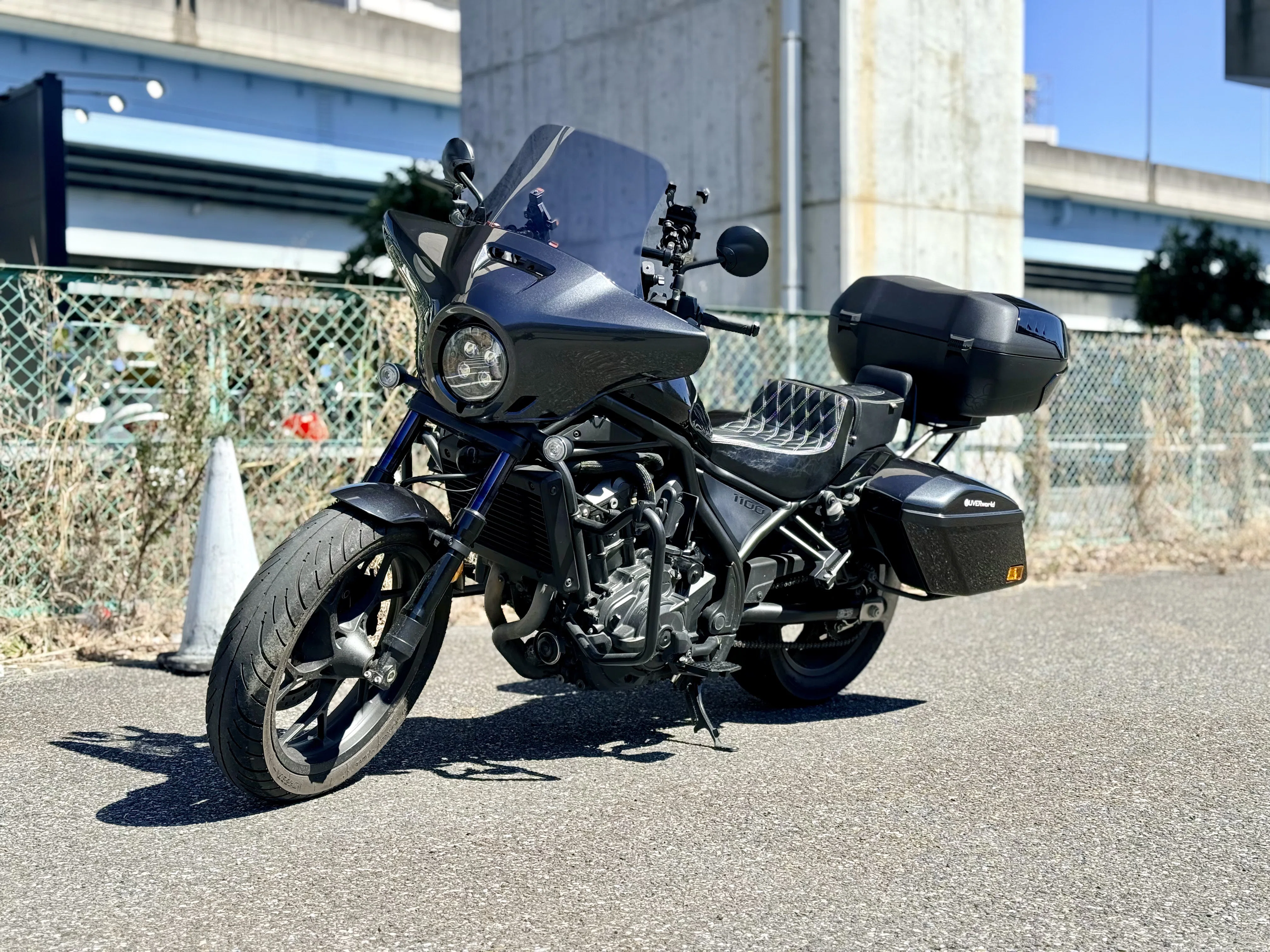 レブル1100T】ダサいと思ってたトップケース。GIVI V58 MAXIA 5を付け
