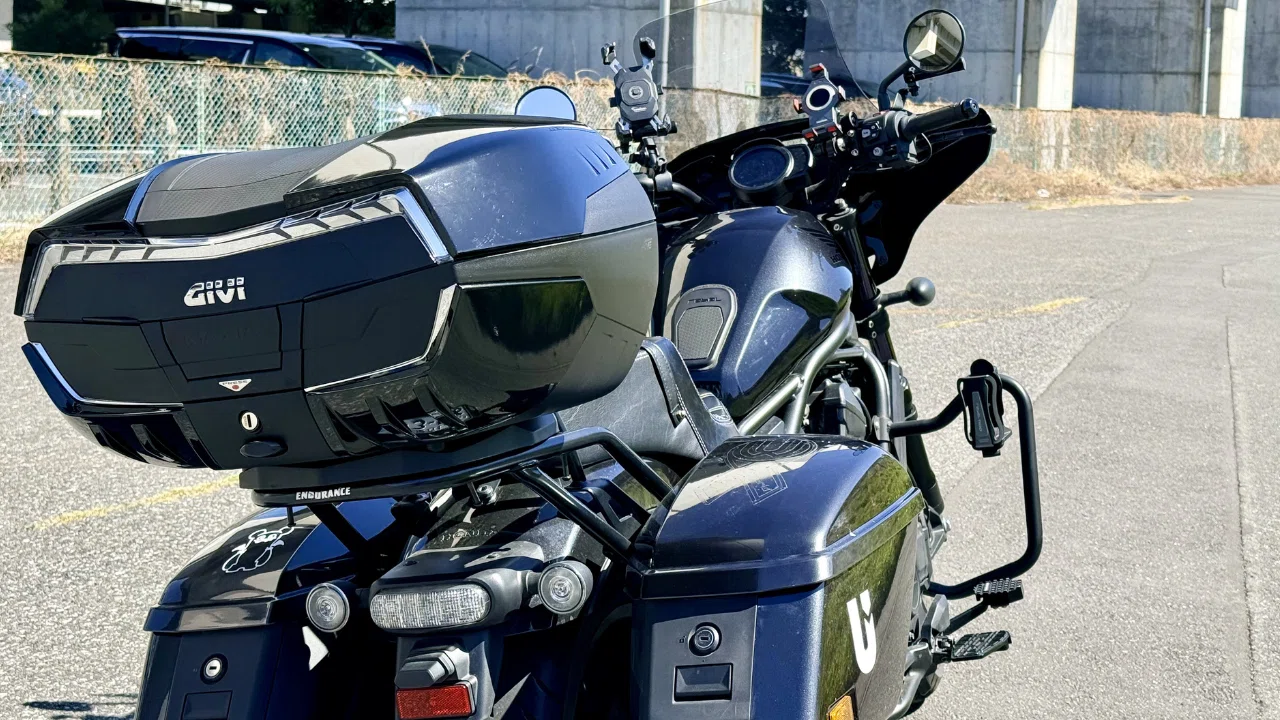 レブル1100T】ダサいと思ってたトップケース。GIVI V58 MAXIA 5を付け 
