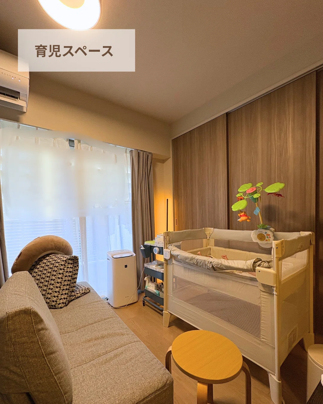 新生児期、リビングでどう過ごす?ベビーベッドの置き場所とレイアウト|kiki