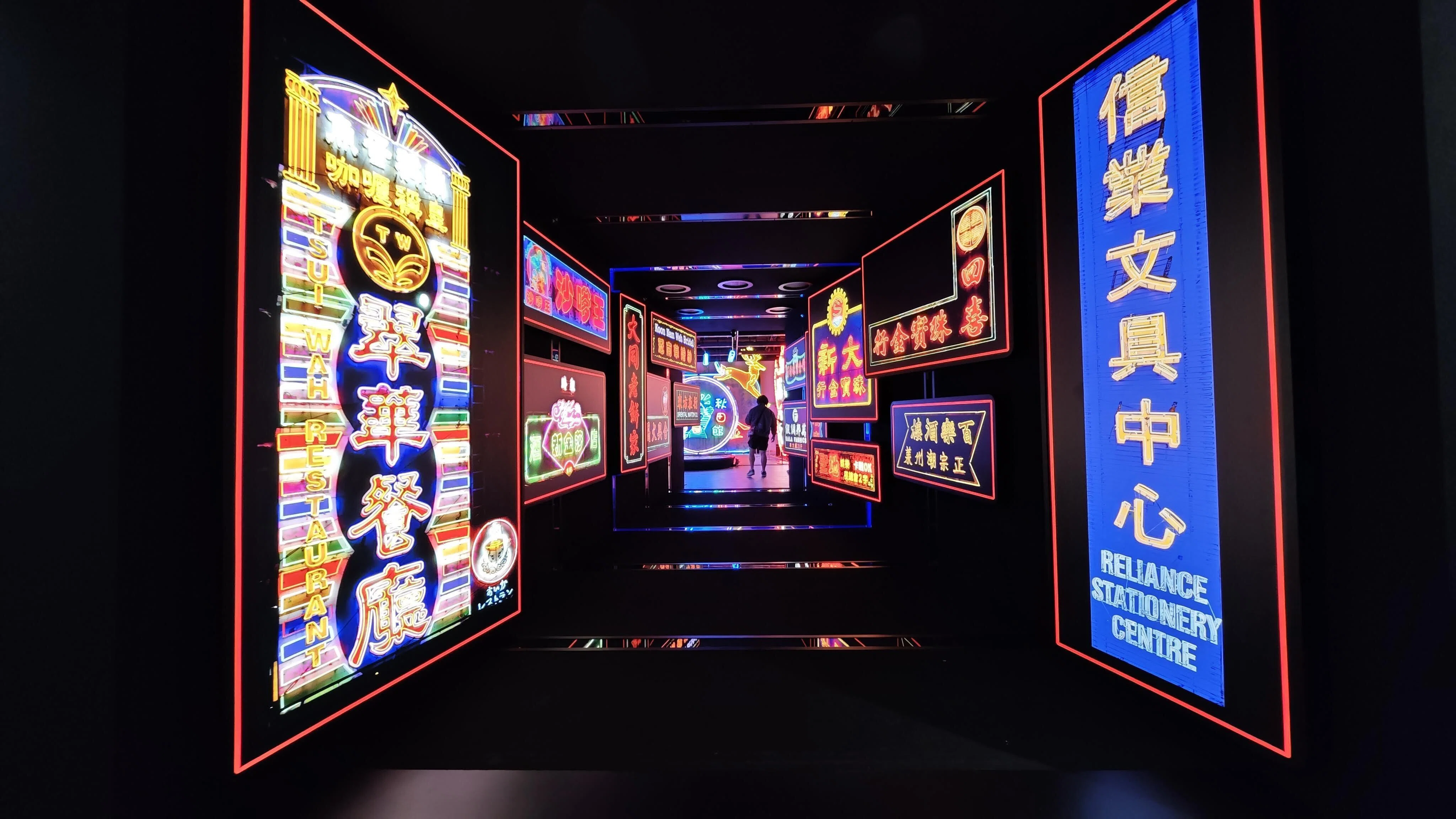 香港旅行記】202603香港弾丸一人旅_08（香港ネオン展示＠香港DX）｜RYORYO