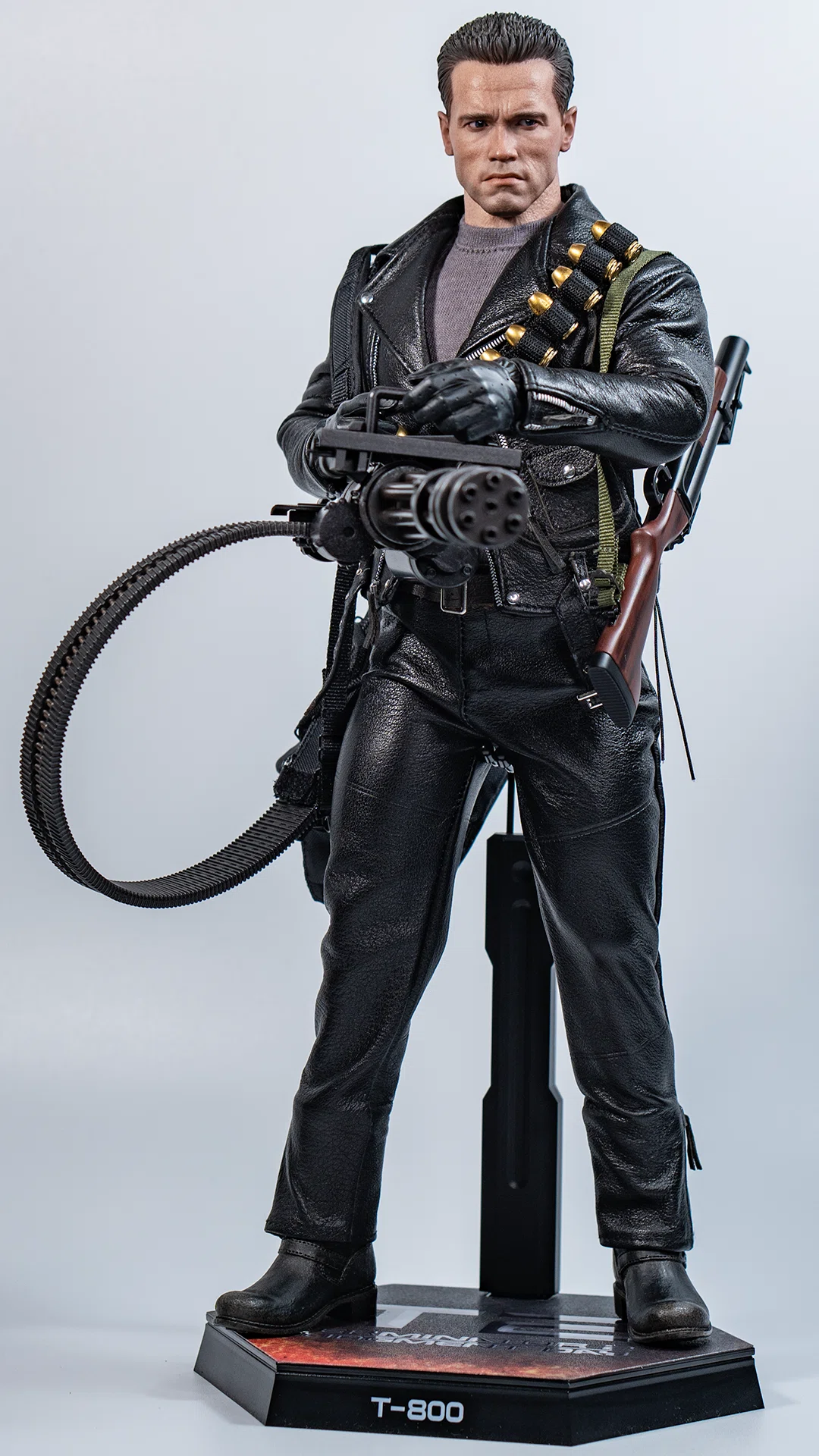 レビュー】Hot Toys T-800 (2.0) from 『ターミネーター2』 ｜Haruki's