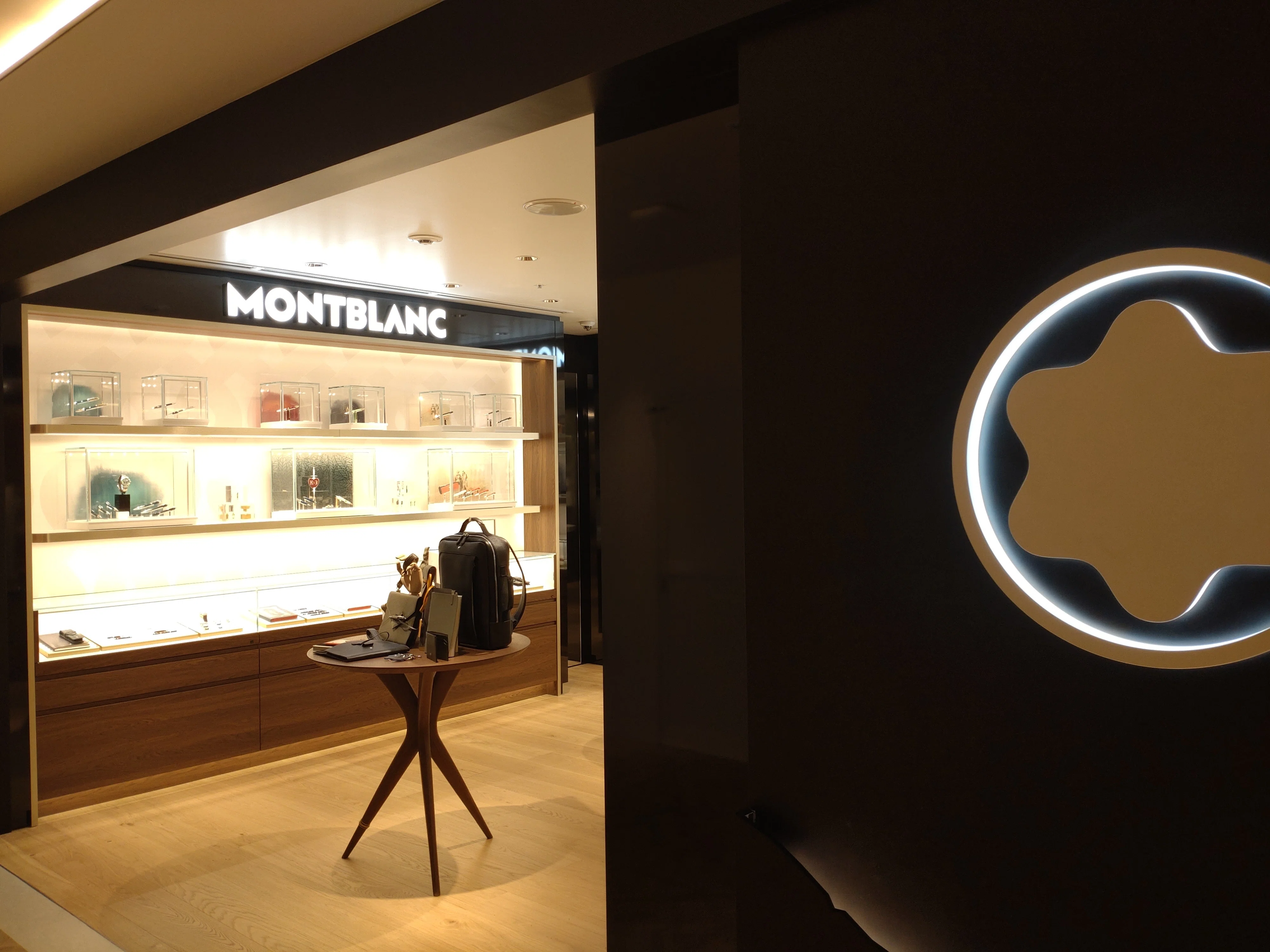 MONTBLANC モンブラン　ディスプレイ 西武池袋モンブランブティック レビュー｜つくし＠KATACHI