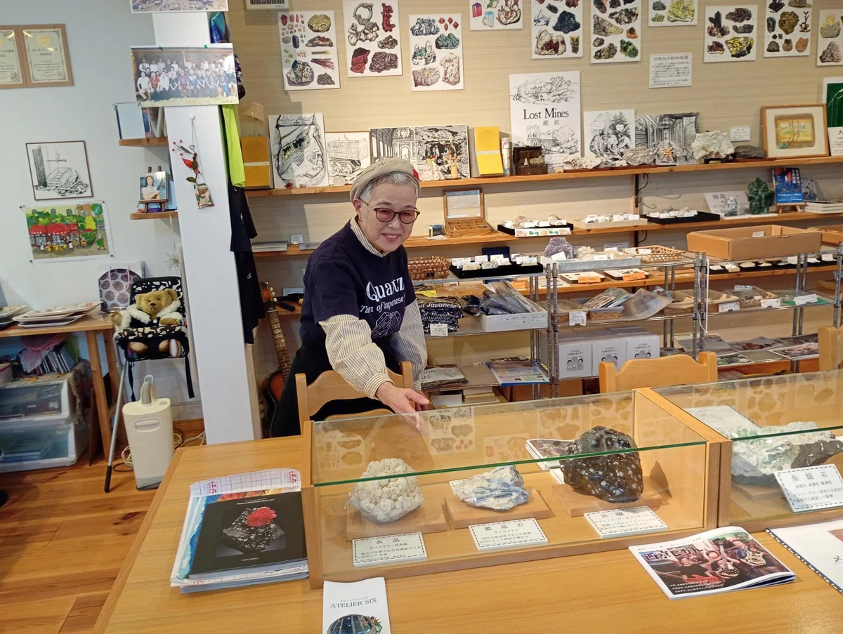 京都市西京区】鉱物に魅せられて60年—小さな博物館には貴重な鉱石が 