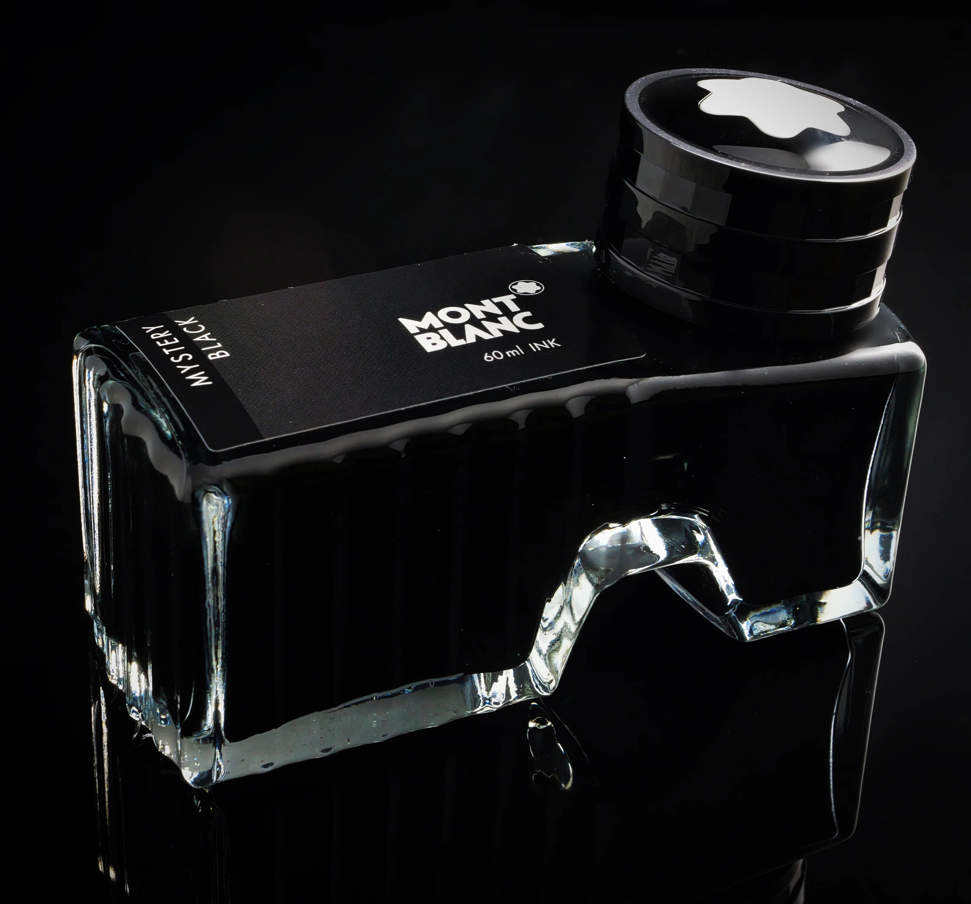 黒の先入観と書き味の実像：Montblanc Mystery Black｜Hideo Takehara
