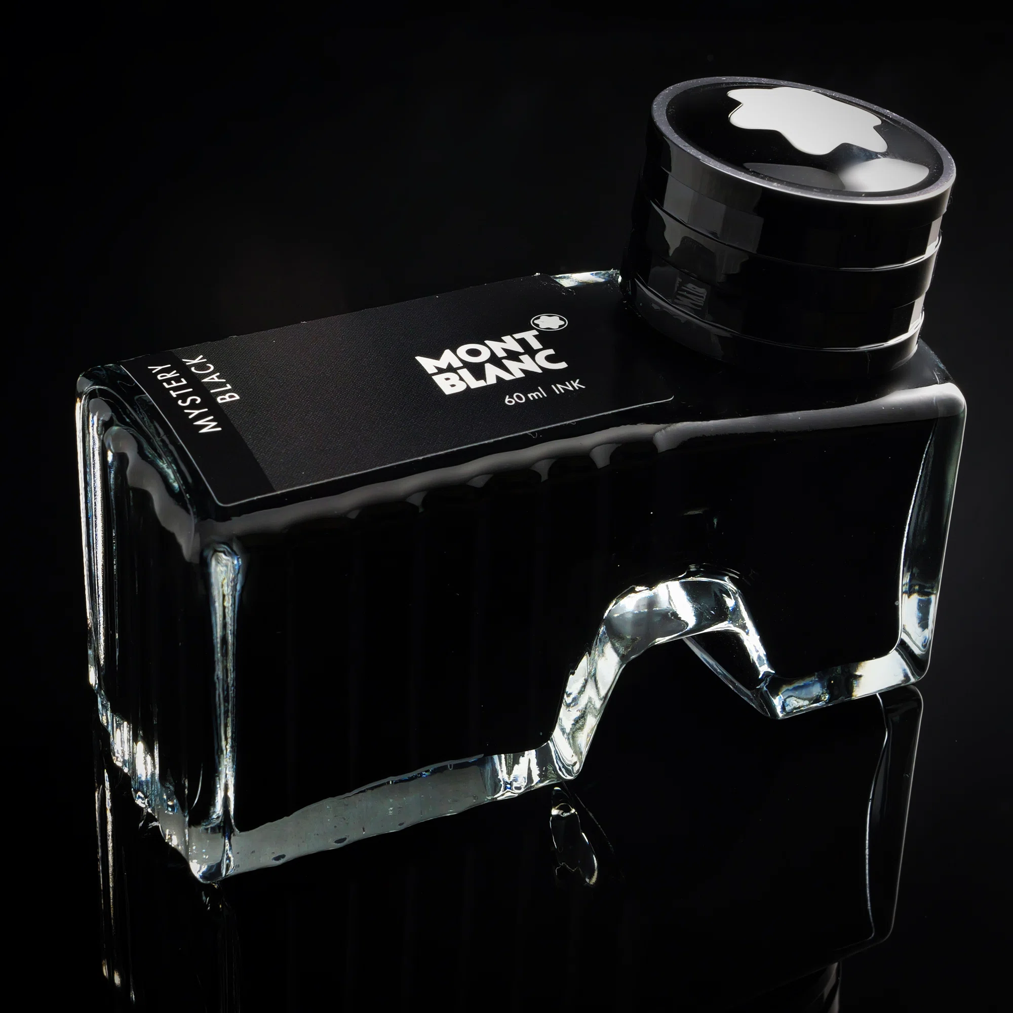 黒の先入観と書き味の実像：Montblanc Mystery Black｜Hideo Takehara