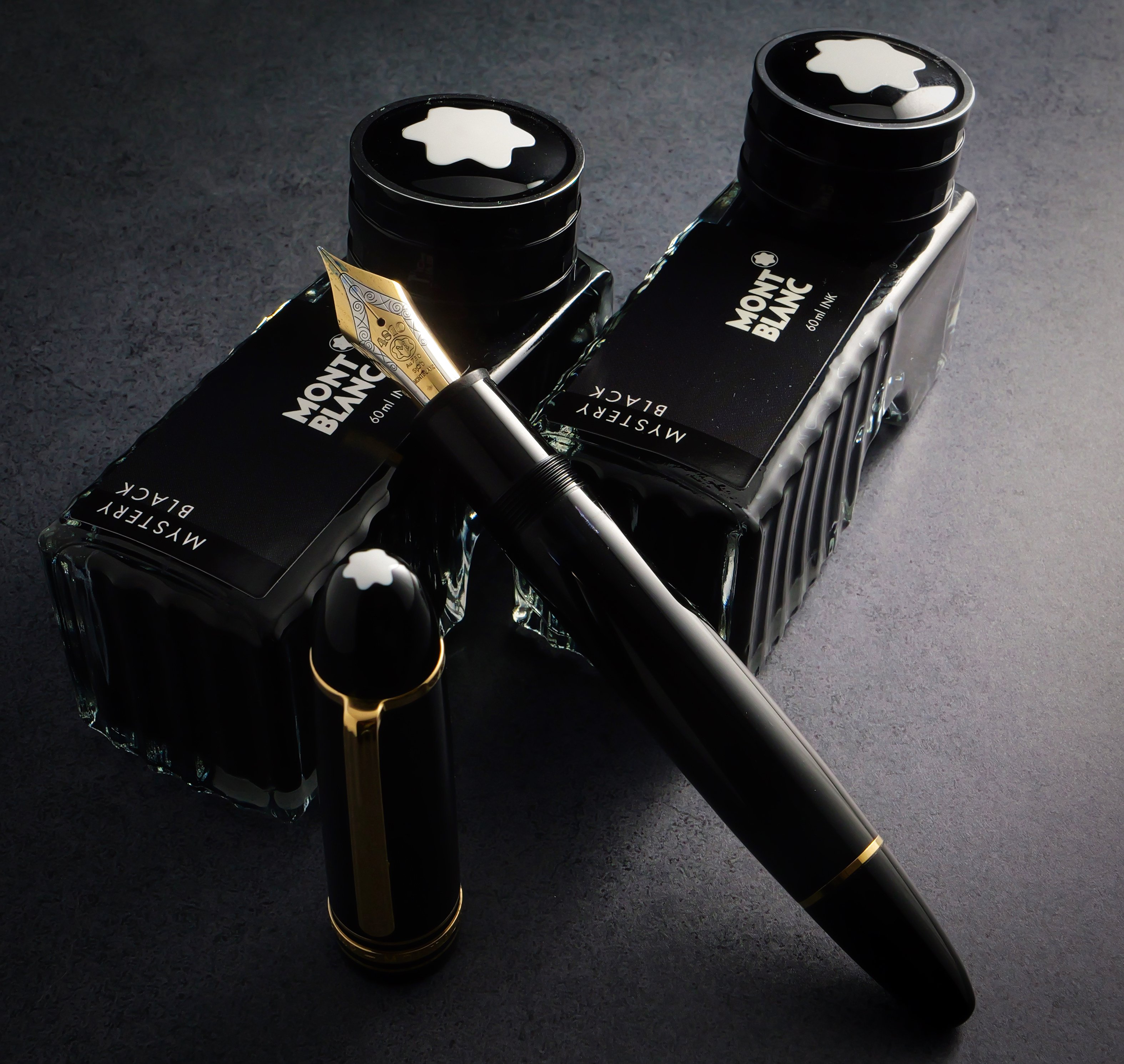 黒の先入観と書き味の実像：Montblanc Mystery Black｜Hideo Takehara