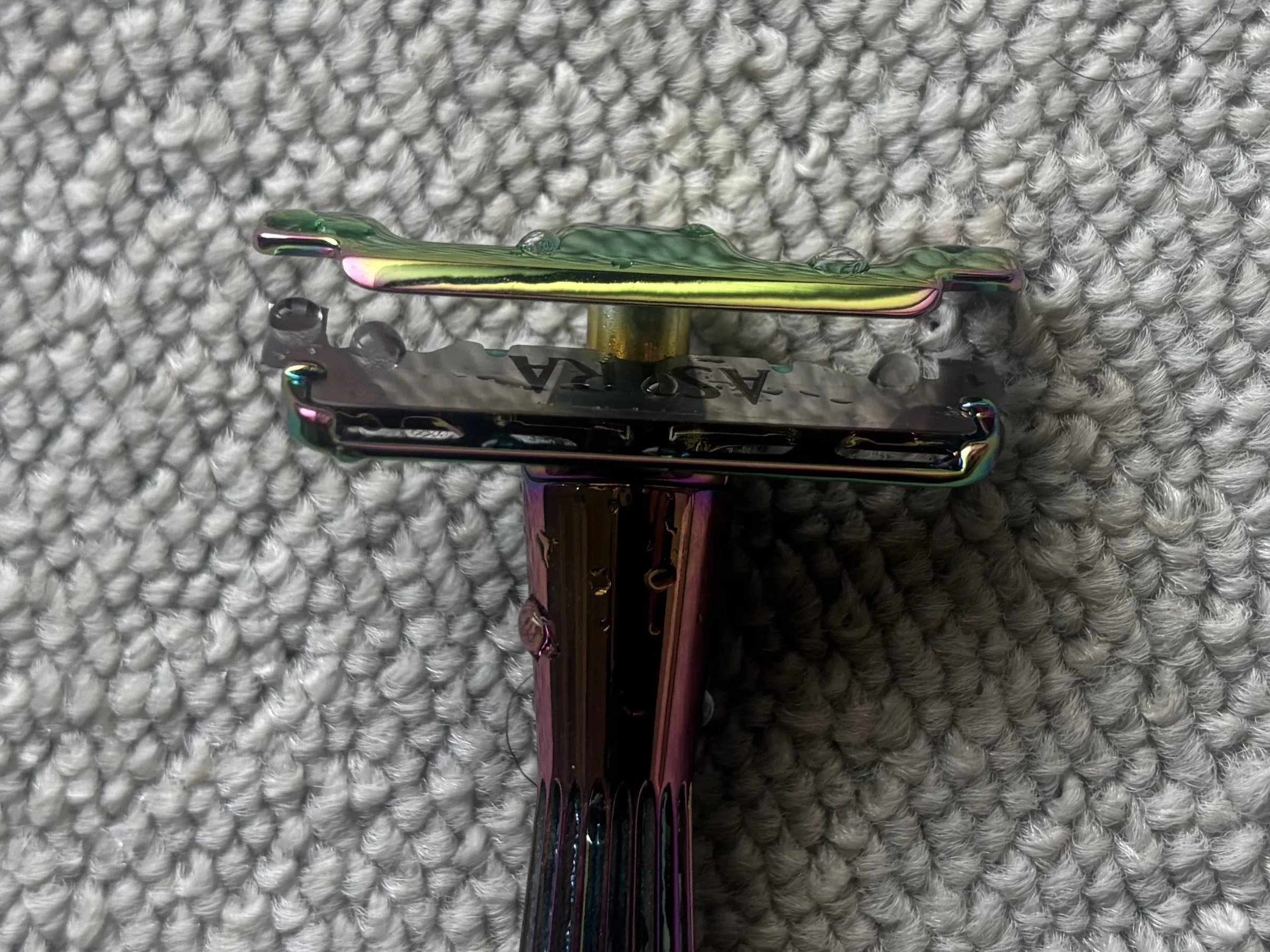 Leaf Shave｜見習い両刃信者