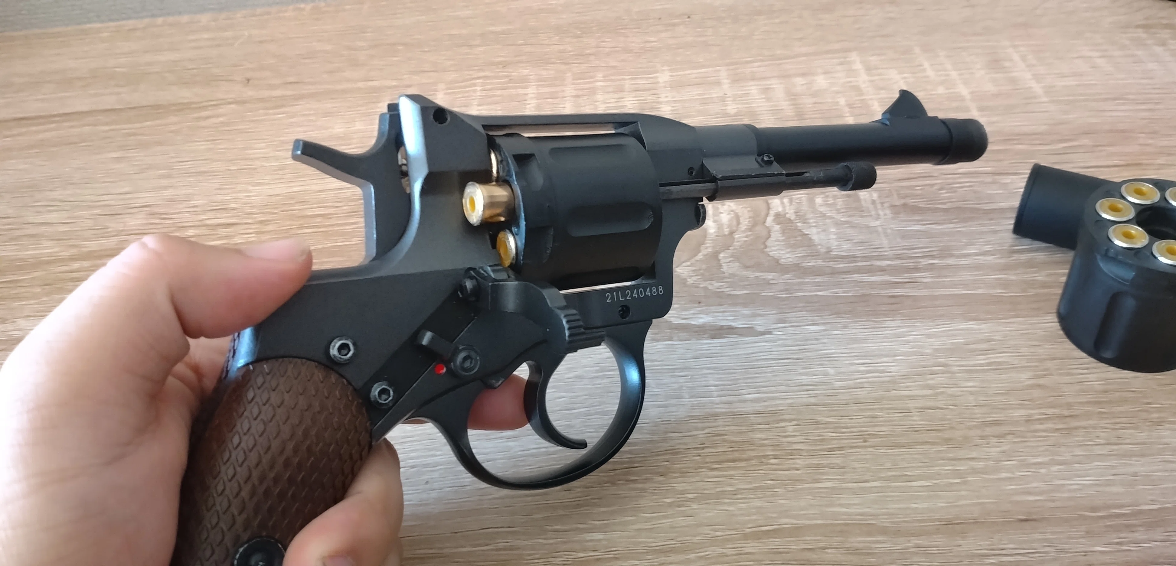 FCW NAGANT M1895 CO2 ナガンリボルバー レビュー｜タラバガニモドキ(カニ)