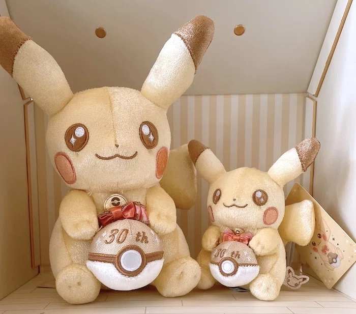 ピカチュウ レトロ 希少 ぬいぐるみ 抱っこ向きじゃないけど、めっちゃかわいい30周年キラキラピカチュー