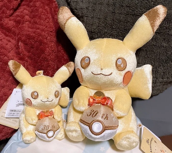 抱っこ向きじゃないけど、めっちゃかわいい30周年キラキラピカチュー