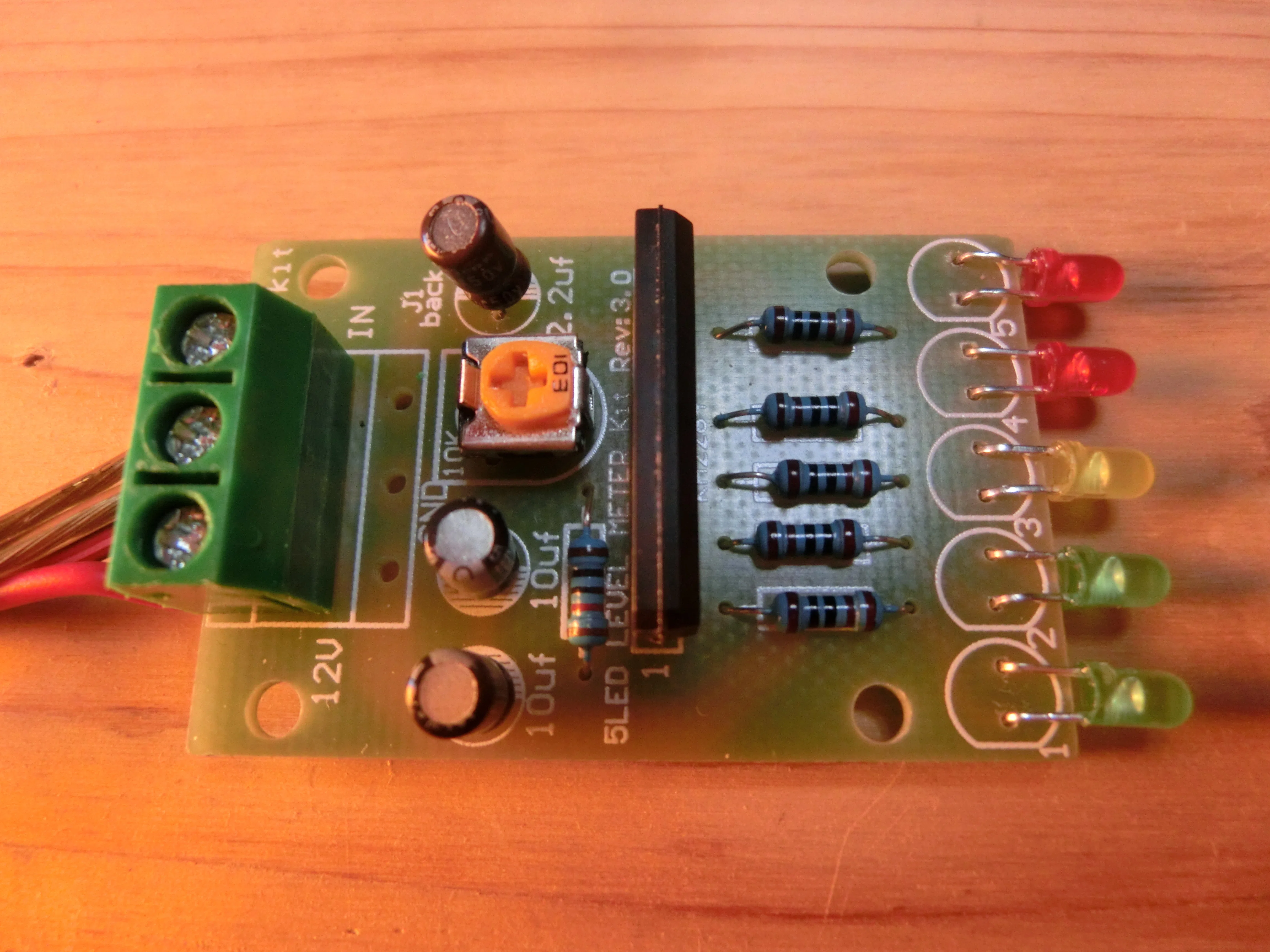 LED式VUメーターを電子工作で組み立てて動かしてみた｜ごくらく