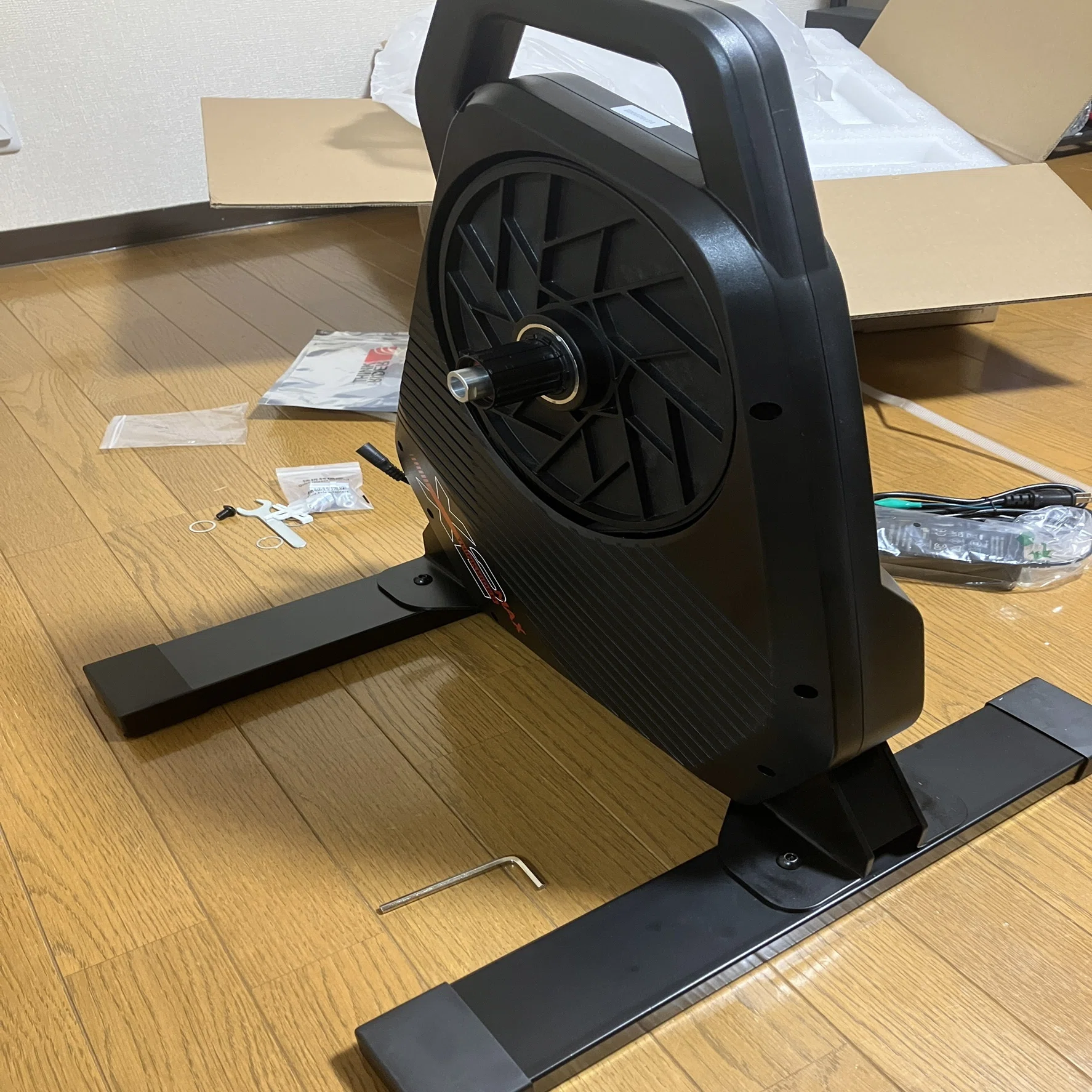 仕事終わりに自転車に乗りたくて、Amazon最安スマートローラーを買った 