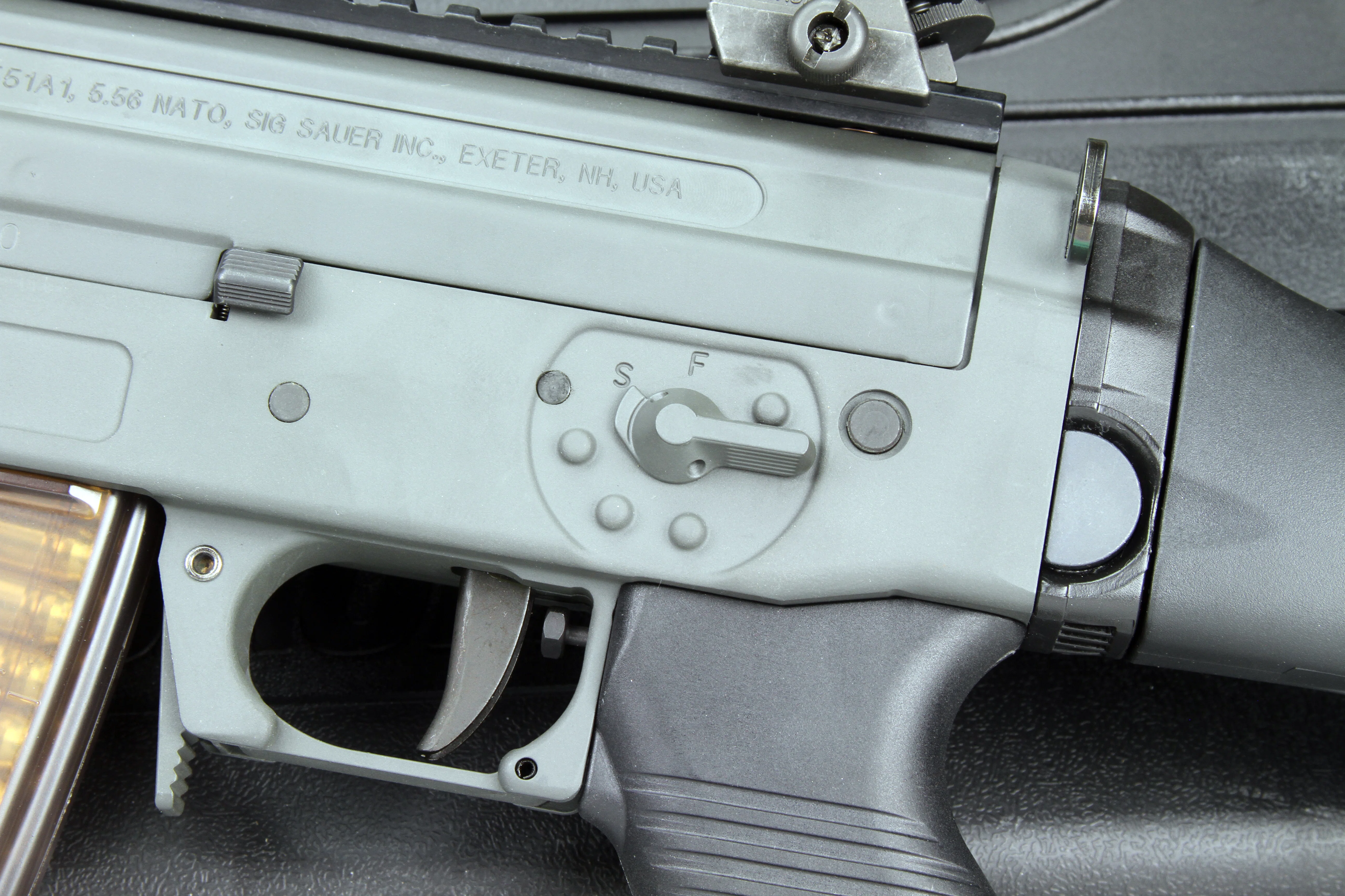 SIG551A1 スイスデザイン、米国生まれのアサルトライフル｜gunbaka