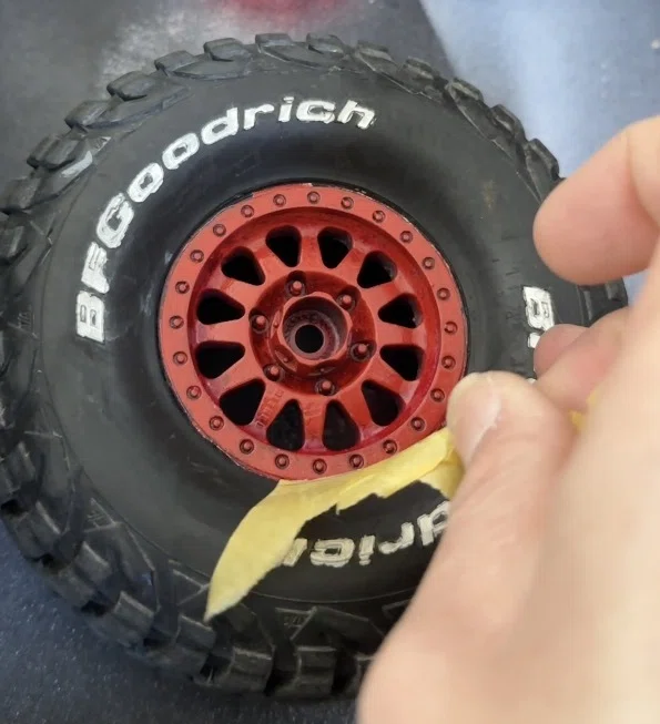1/8サイズの巨大ラジコンボディの再現塗装が完了しました｜SHO-Room🚙💨