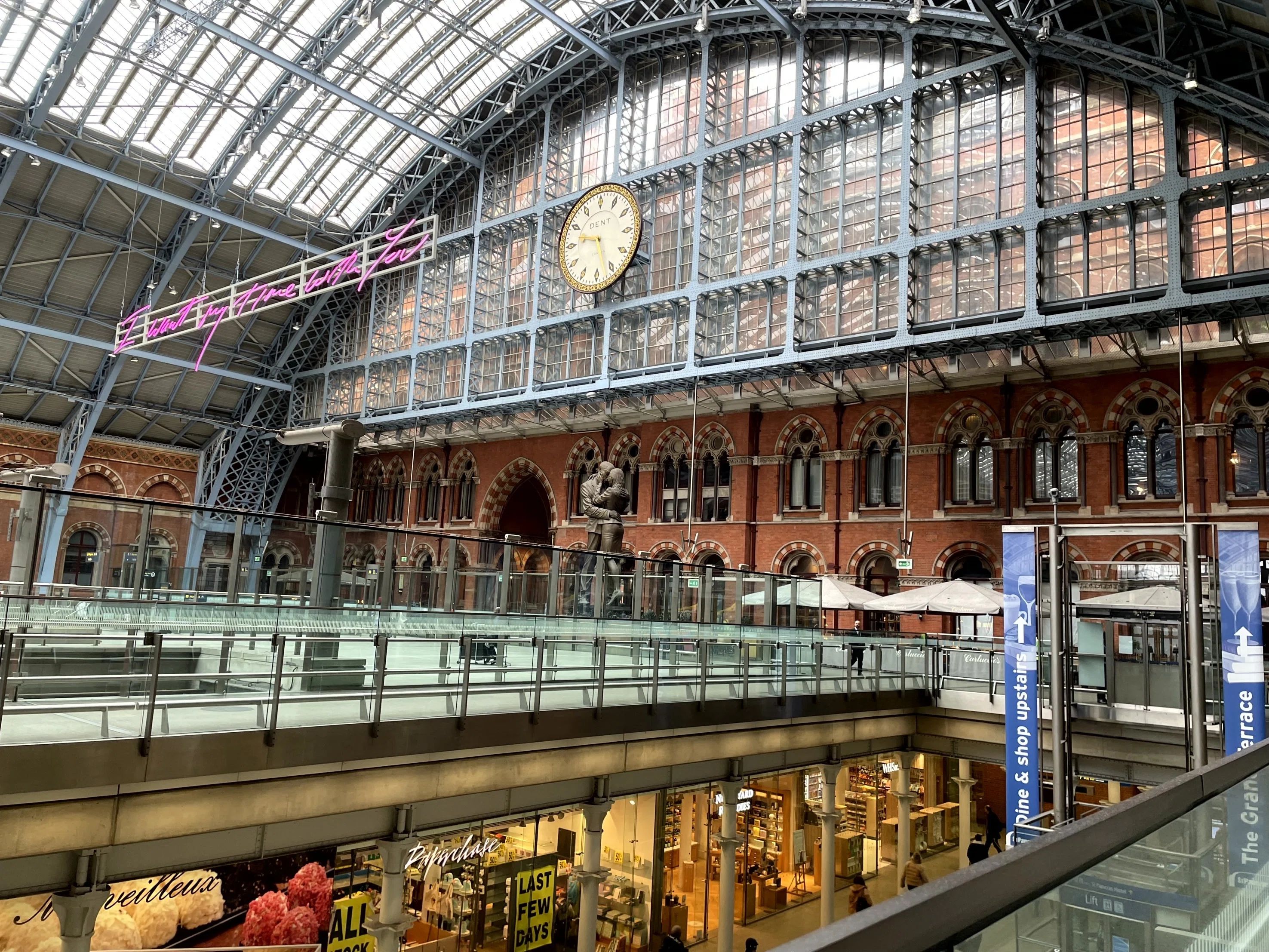 ロンドンから日帰り強行軍。旅行会社が絶対に組まない旅程で