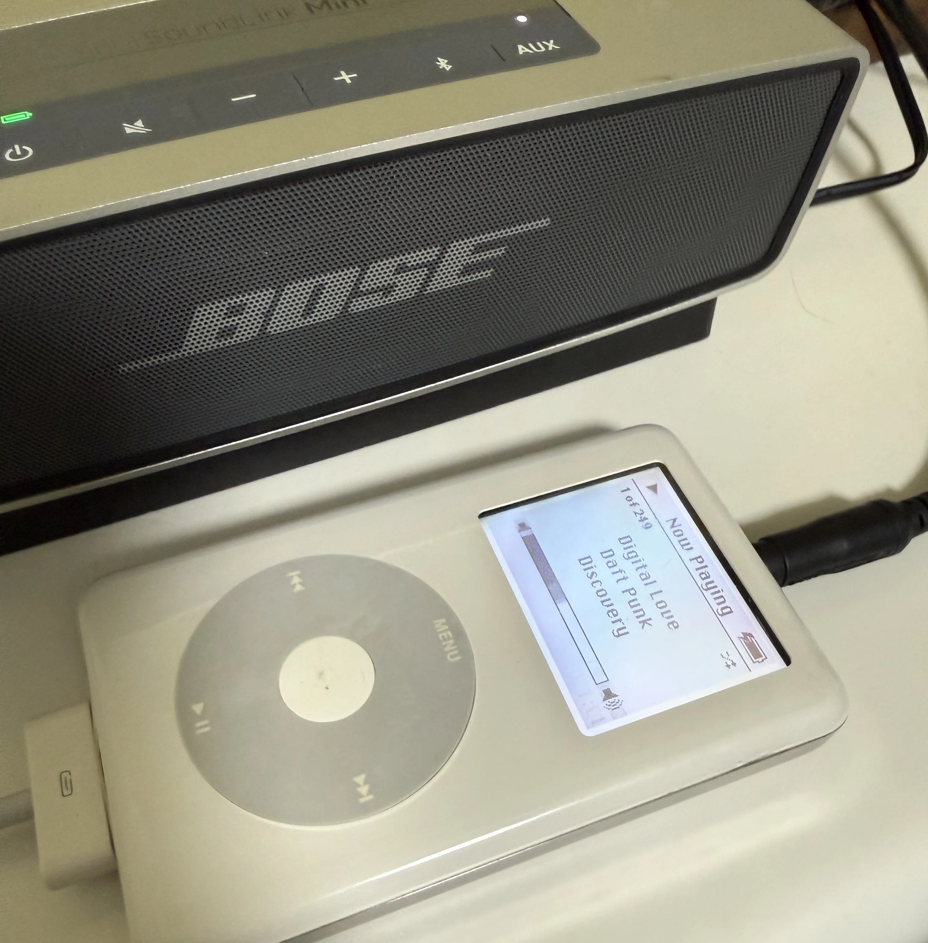 いにしえの iPod Classic 第4世代(A1059) レトロカワイイ? M4 MacBook