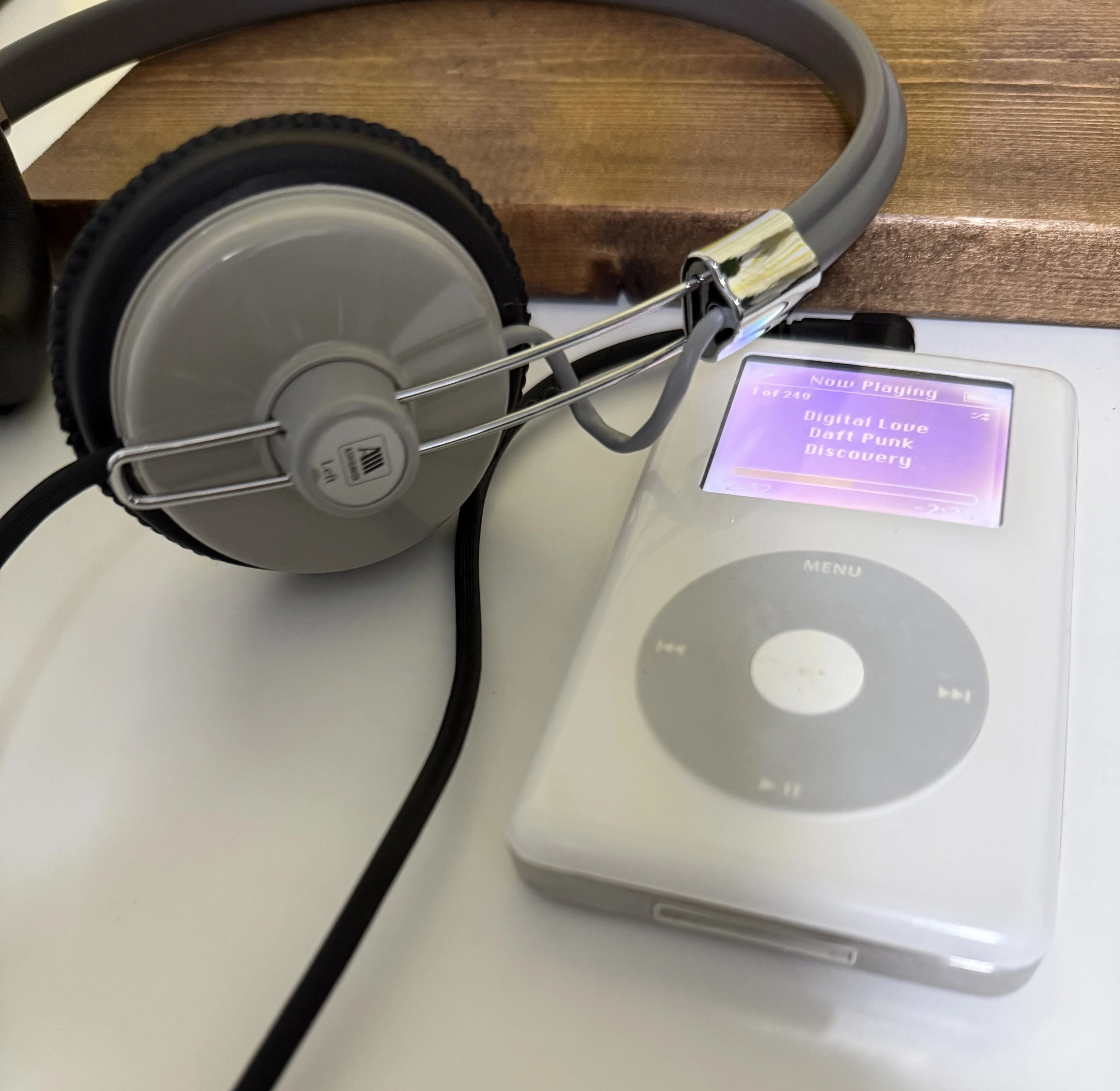 いにしえの iPod Classic 第4世代(A1059) レトロカワイイ? M4 MacBook