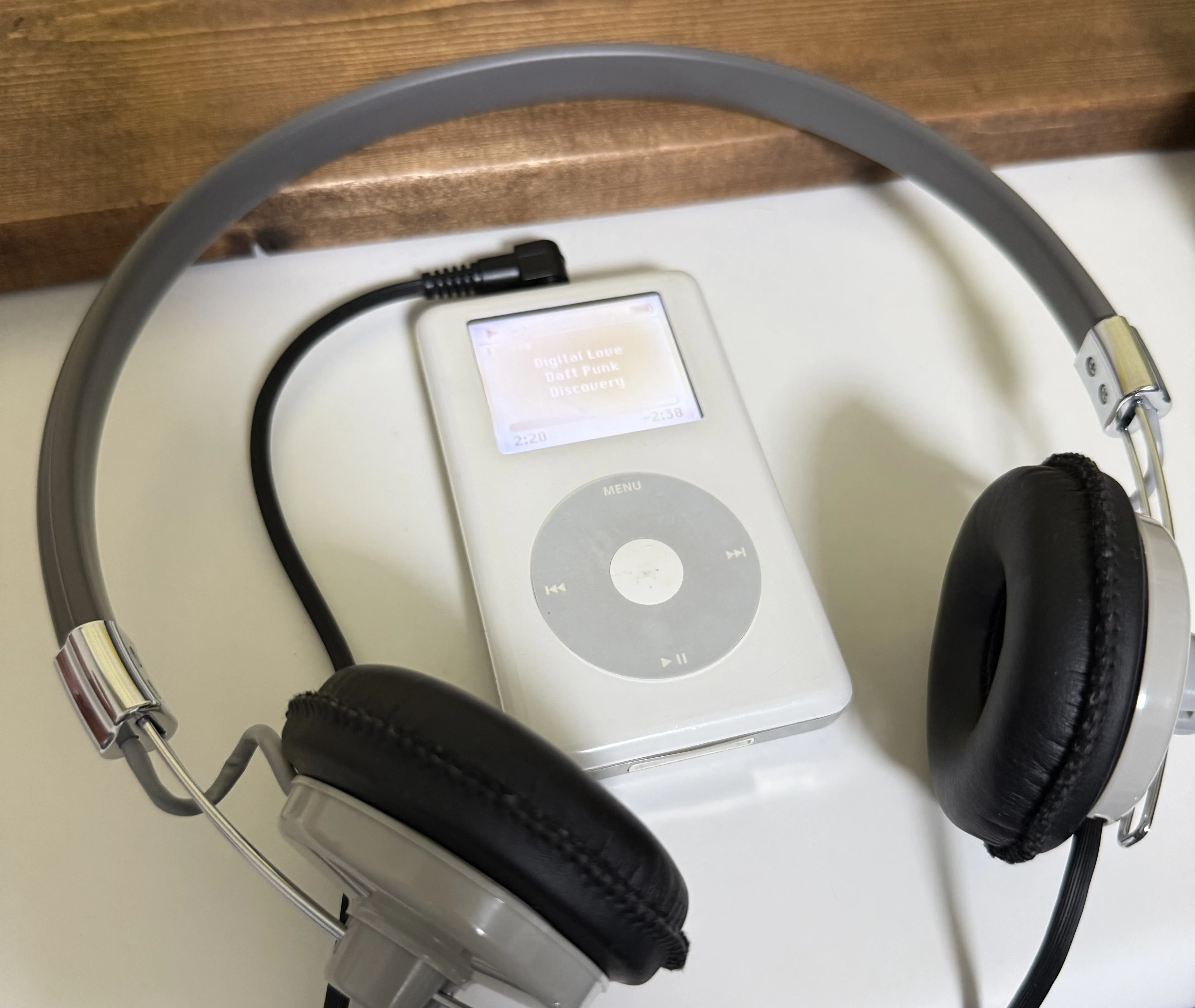 いにしえの iPod Classic 第4世代(A1059) レトロカワイイ? M4 MacBook