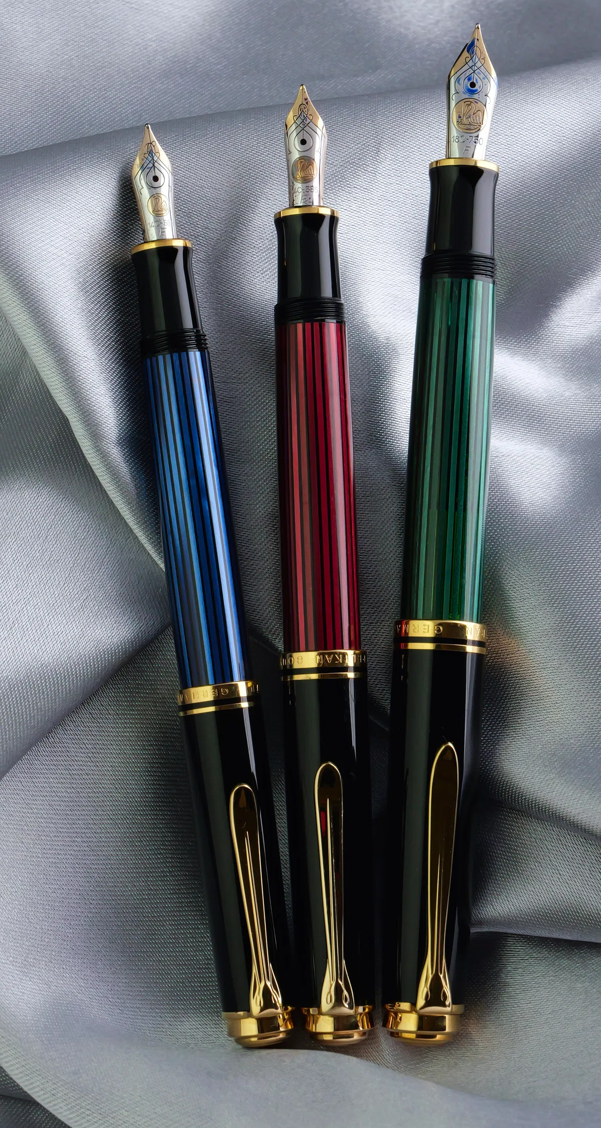 道具への敬意としての収集：Pelikan Souverän M600 Red Stripe｜Hideo 