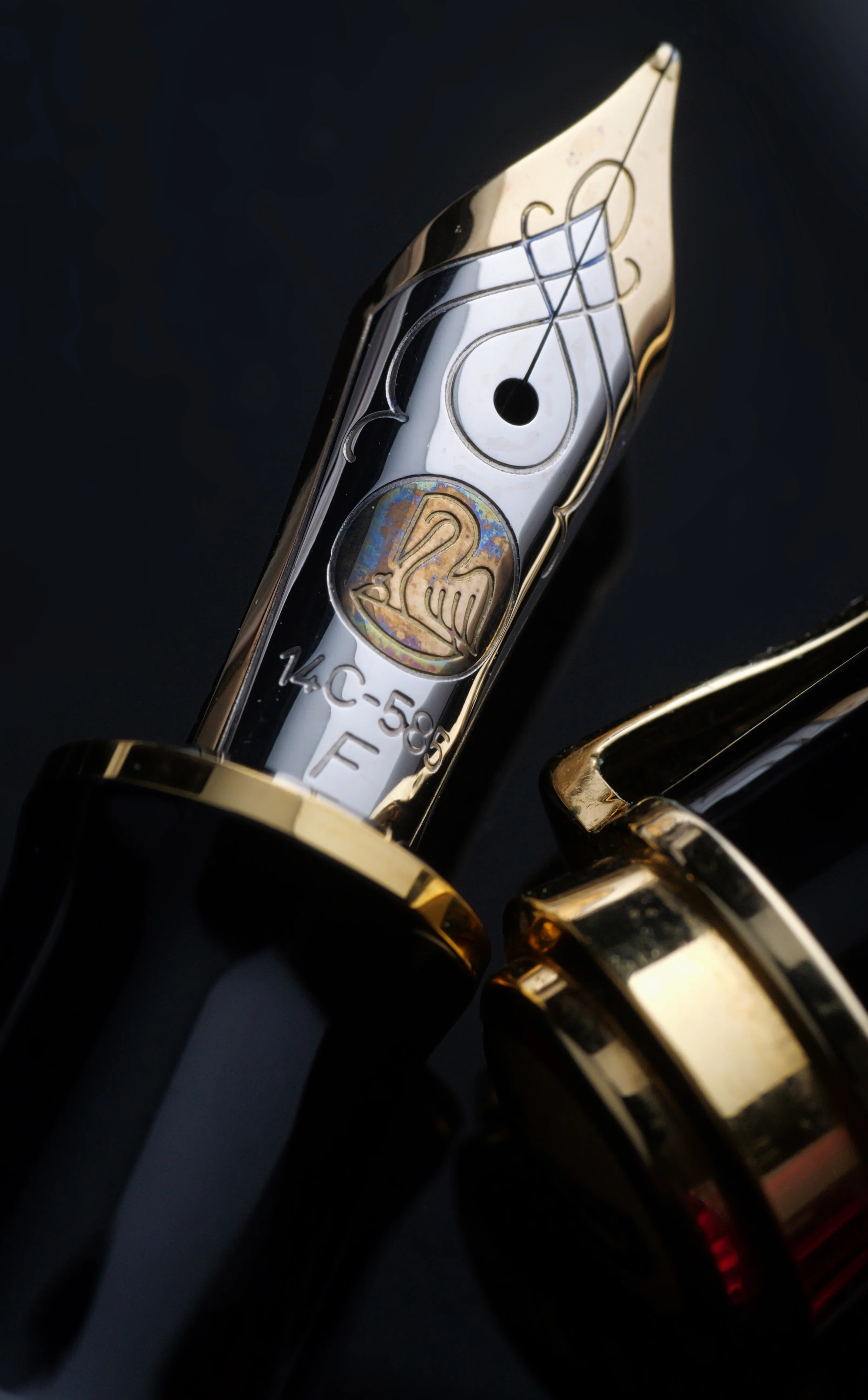 道具への敬意としての収集：Pelikan Souverän M600 Red Stripe｜Hideo