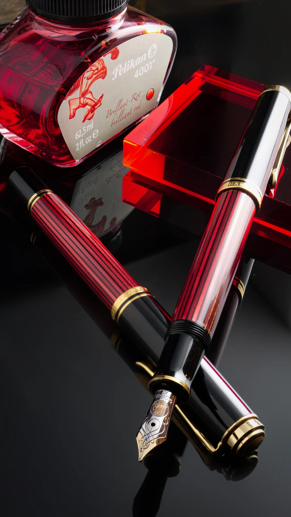 道具への敬意としての収集：Pelikan Souverän M600 Red Stripe｜Hideo 