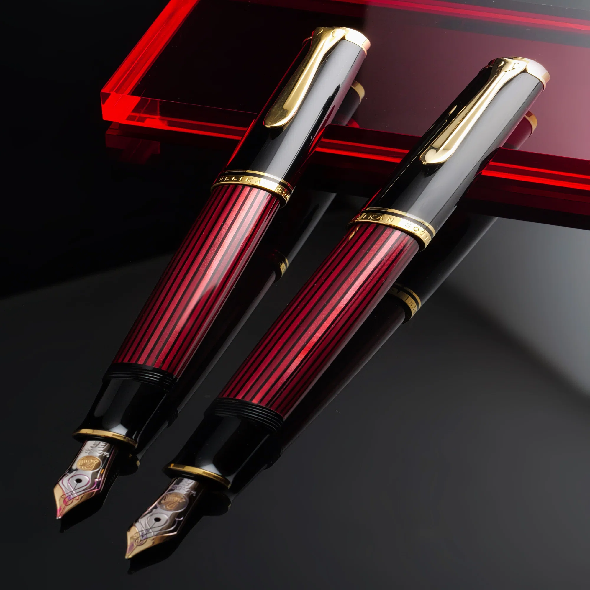 道具への敬意としての収集：Pelikan Souverän M600 Red Stripe｜Hideo 
