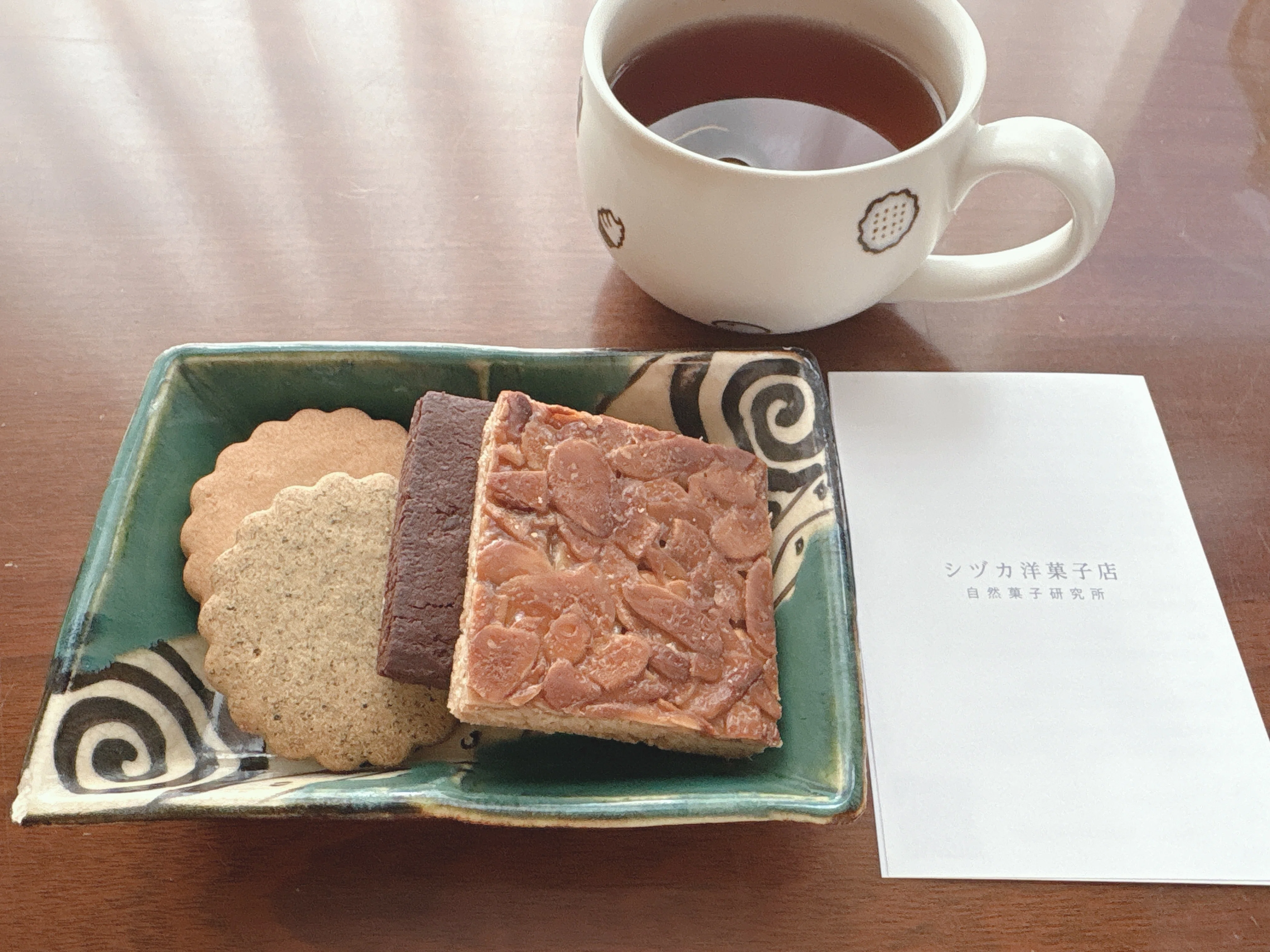 余白とやさしさを食べる。シヅカ洋菓子店のクッキー缶｜natalie ♡ ご