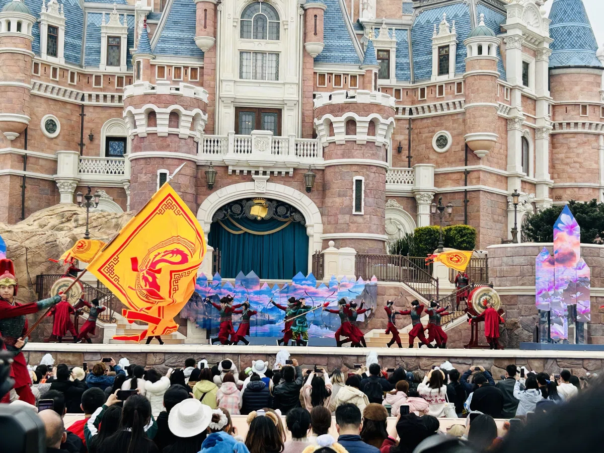 速報】上海ディズニー10周年開幕！初日イベントに潜入してみた｜安娜