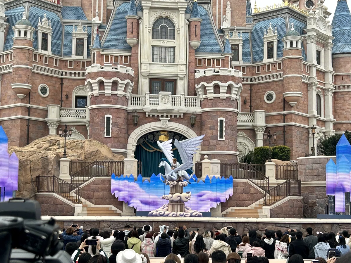 速報】上海ディズニー10周年開幕！初日イベントに潜入してみた｜安娜