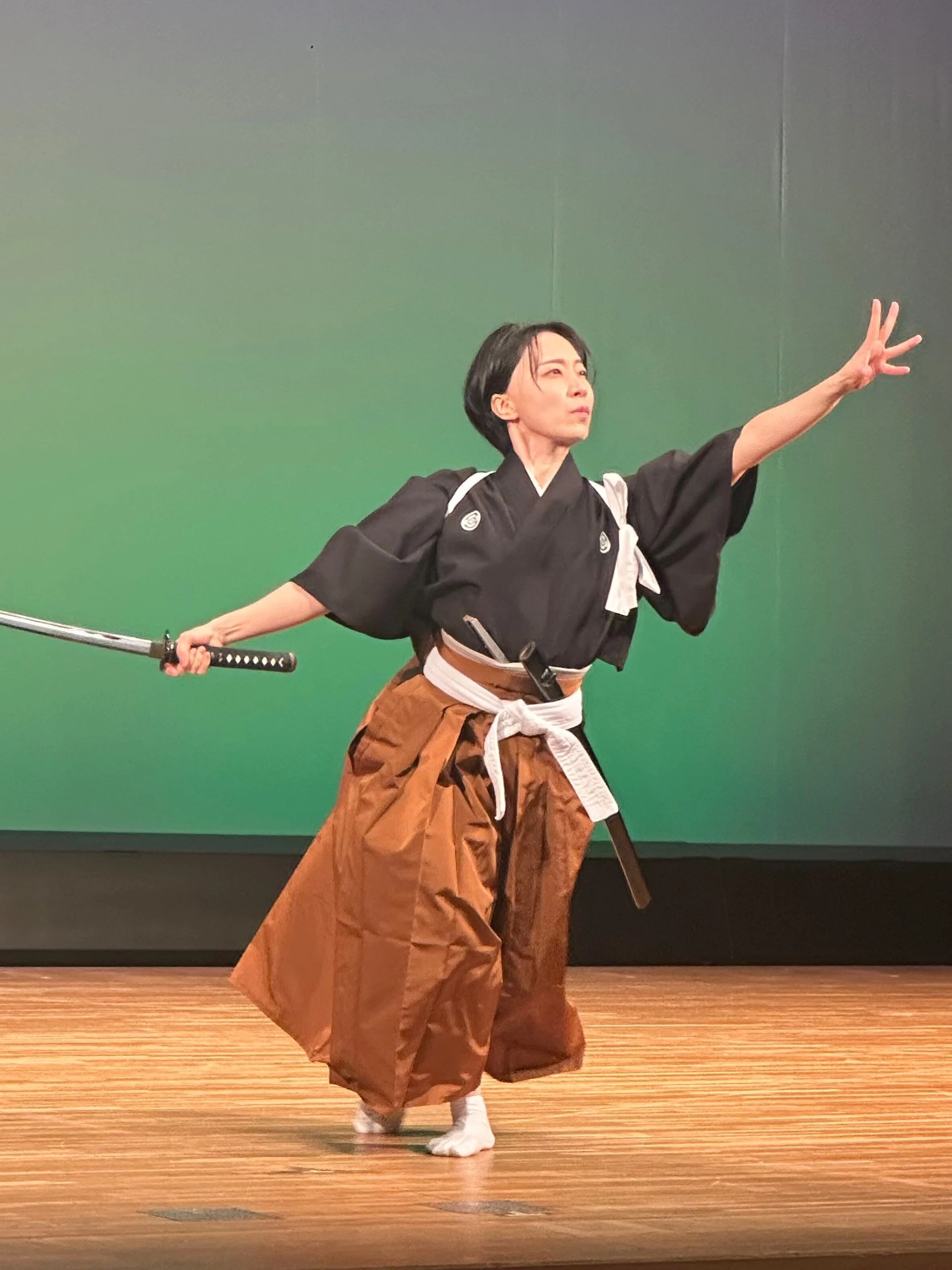 剣舞とイギリス舞台の身体表現】Movement as Meaning: Kenbu and